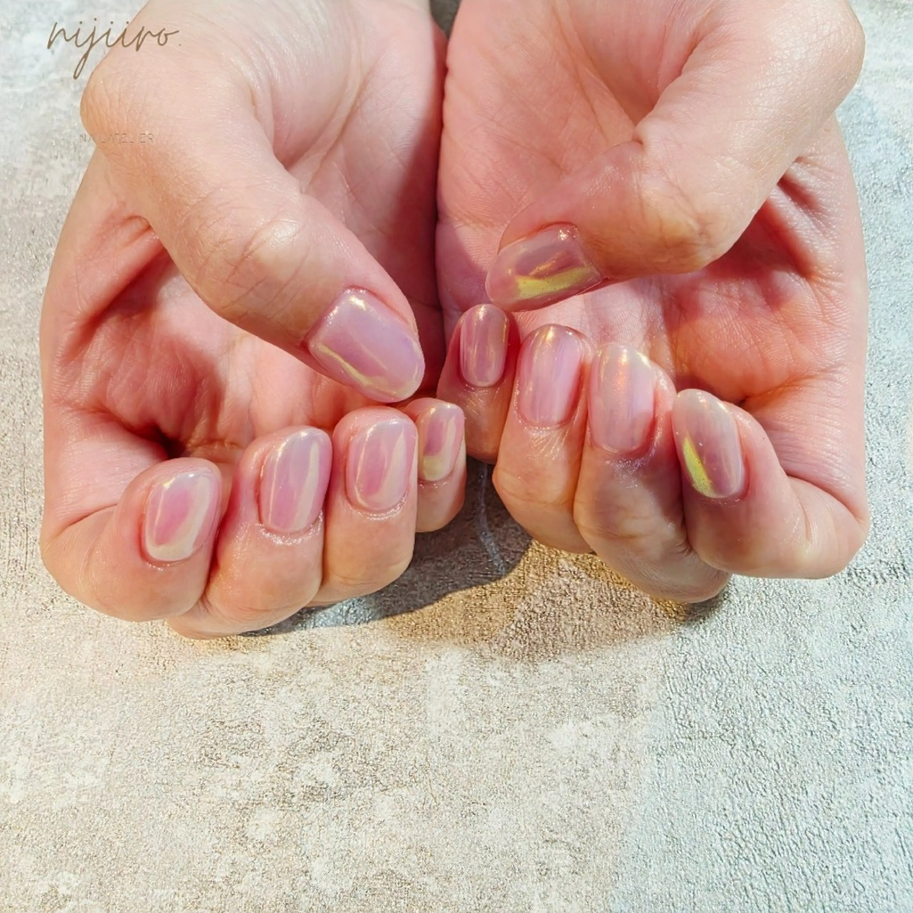 ネイル オーロラネイル ピンク ハンドネイル nailatelier nijiiro.所属・nijiiro🌈 サトウのネイルデザイン