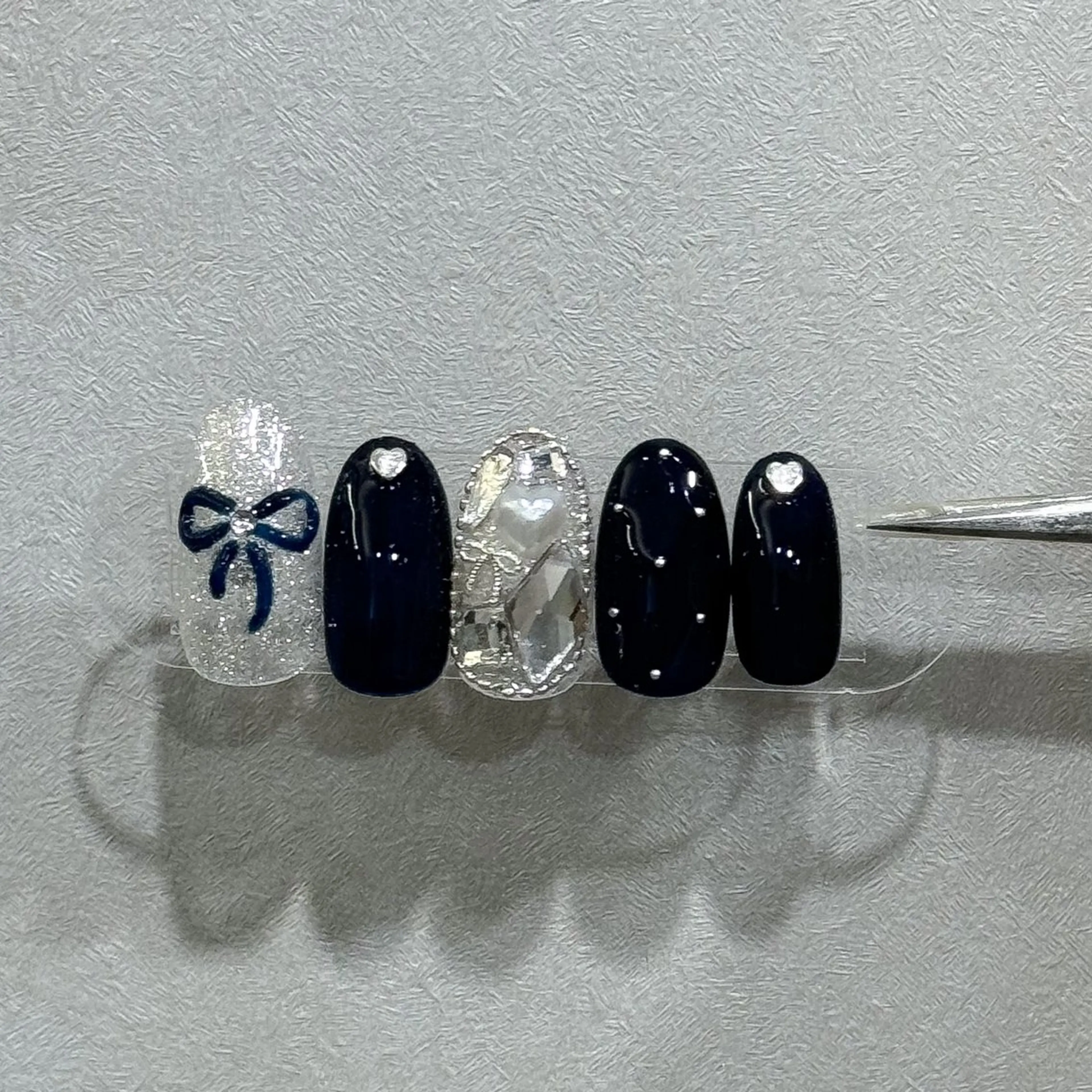 ネイル ネイビー ぷっくりネイル リボン 冬ネイル ハンドネイル 韓国ネイル/ワンホン ネイル🎀表参道3分のネイルデザイン