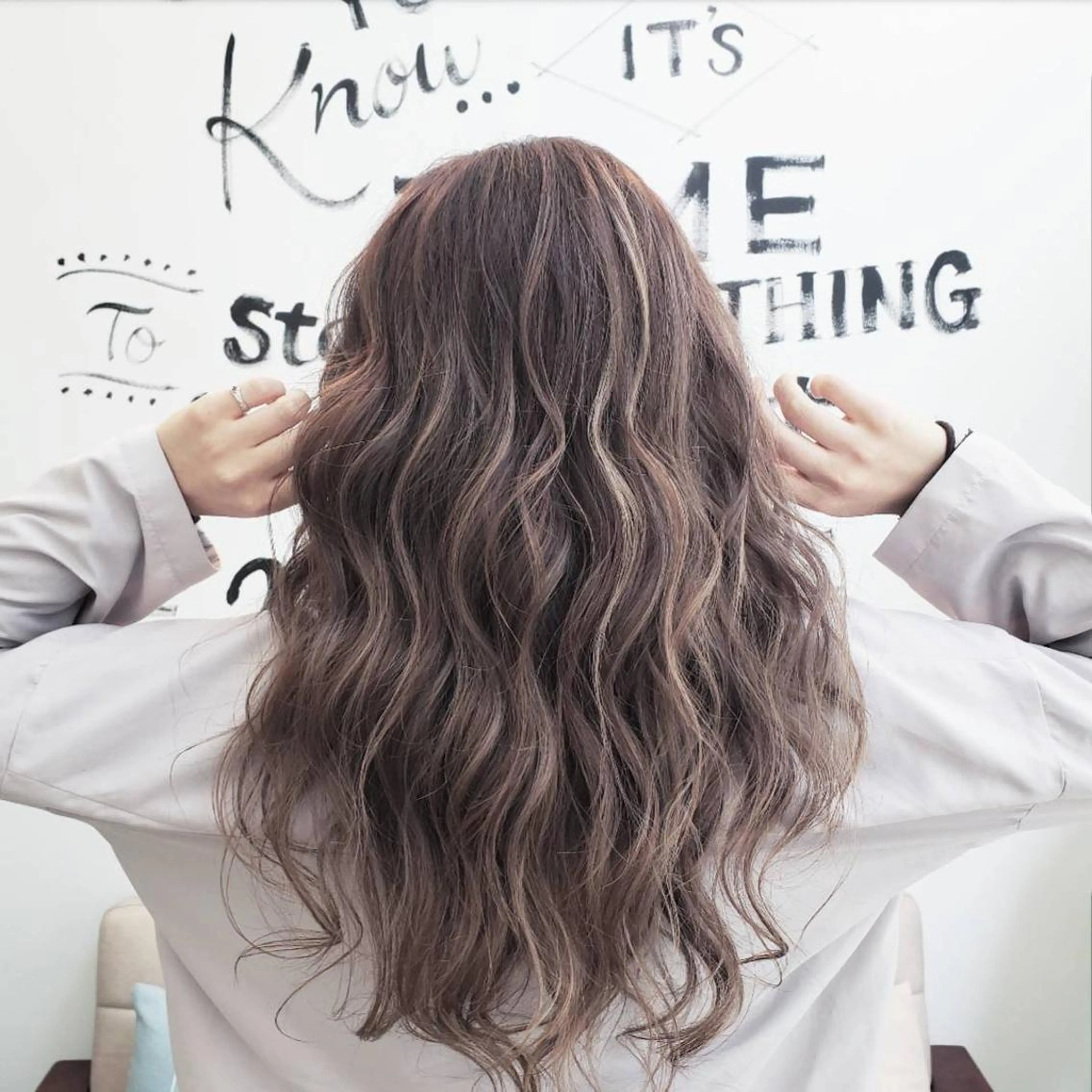 ロング 外国人風カラー ハイライト Luana. 細澤のヘアスタイル