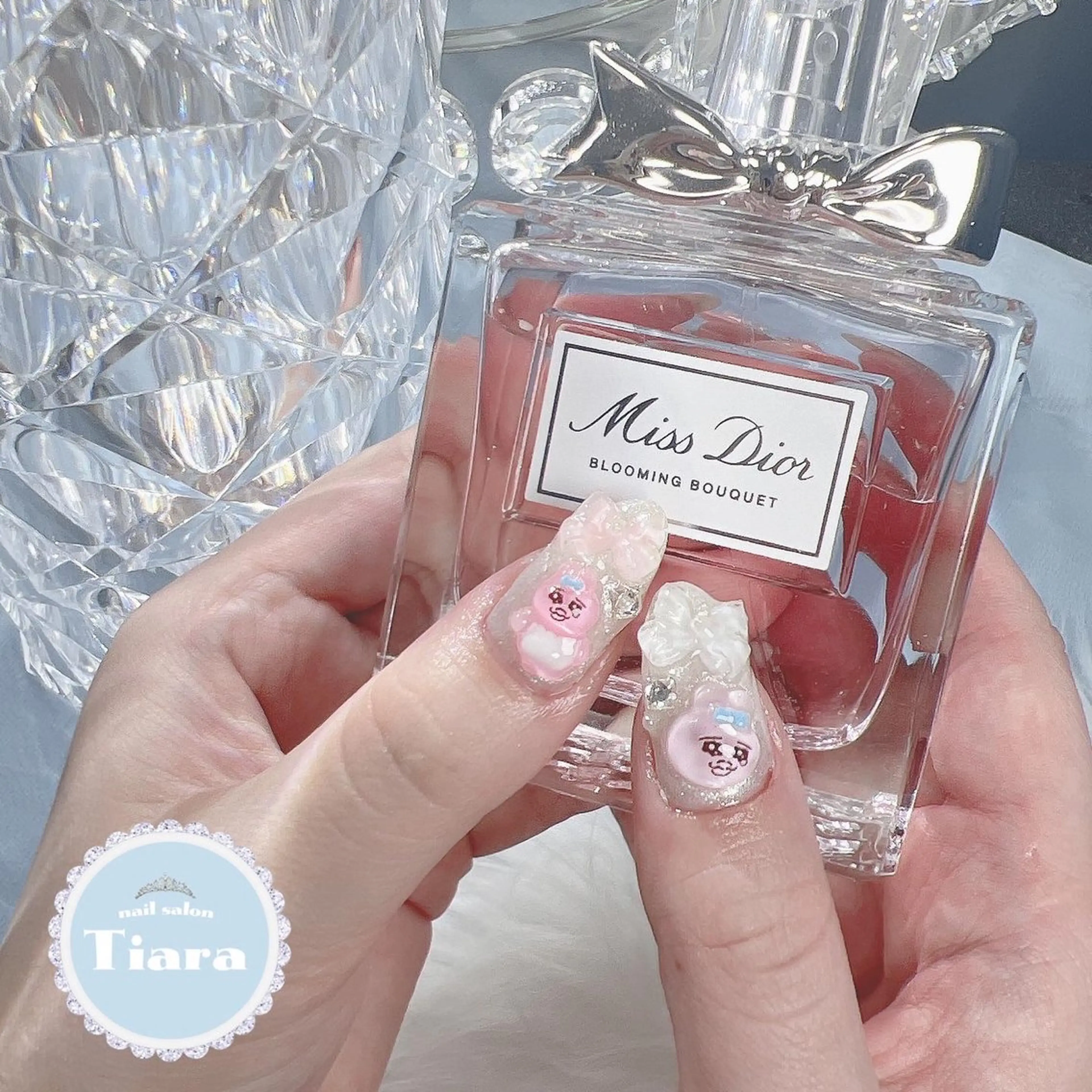 ネイル ガーリー ラメ(グリッター) 持ち込み ピンク ホワイト ＆NAIL. Rio所属・groovy 新宿店のネイルデザイン