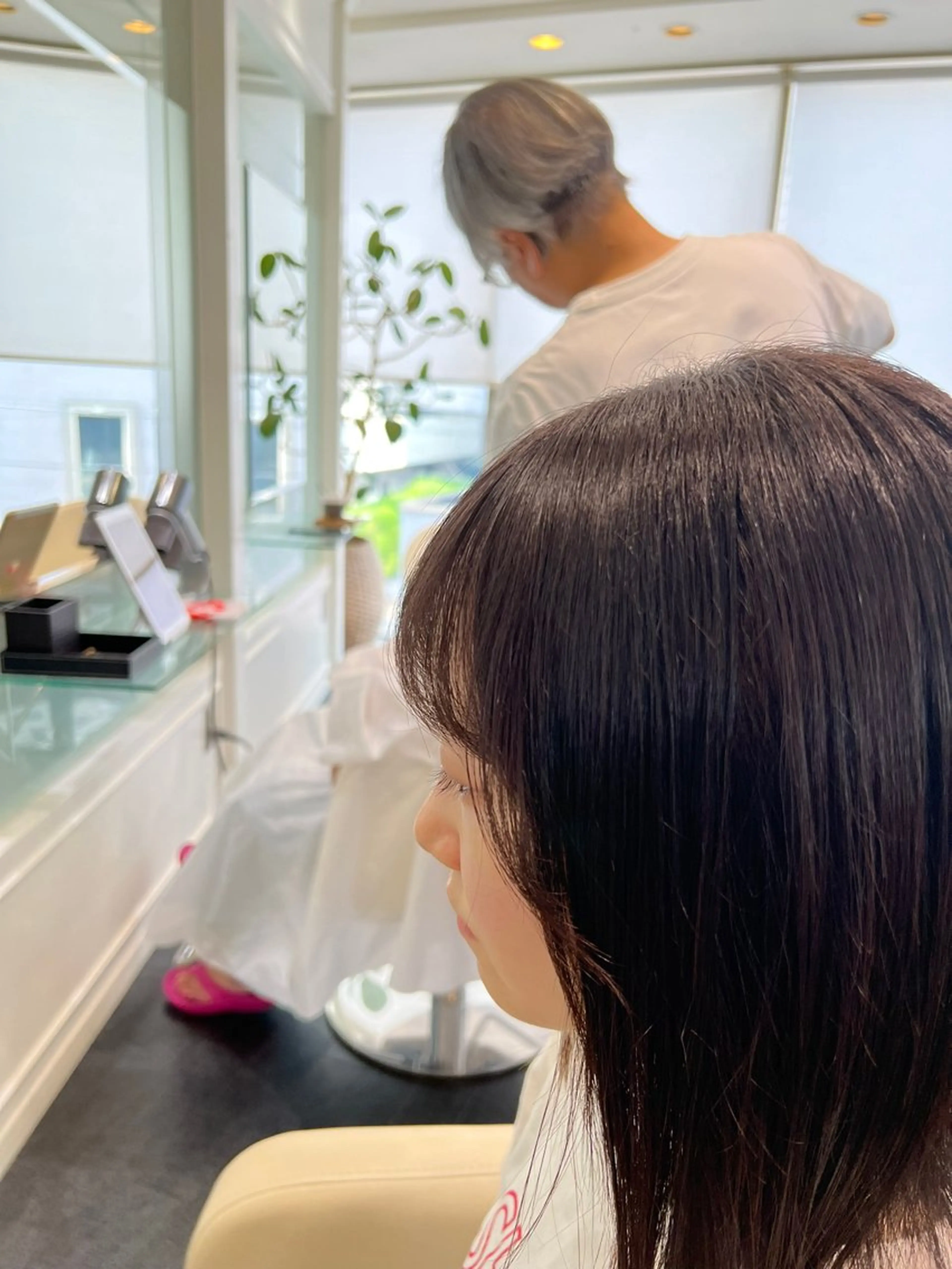 ショート パーマ ストレートパーマ カット 縮毛矯正 【髪質改善/縮毛矯正 /カラー】ホサカのヘアスタイル