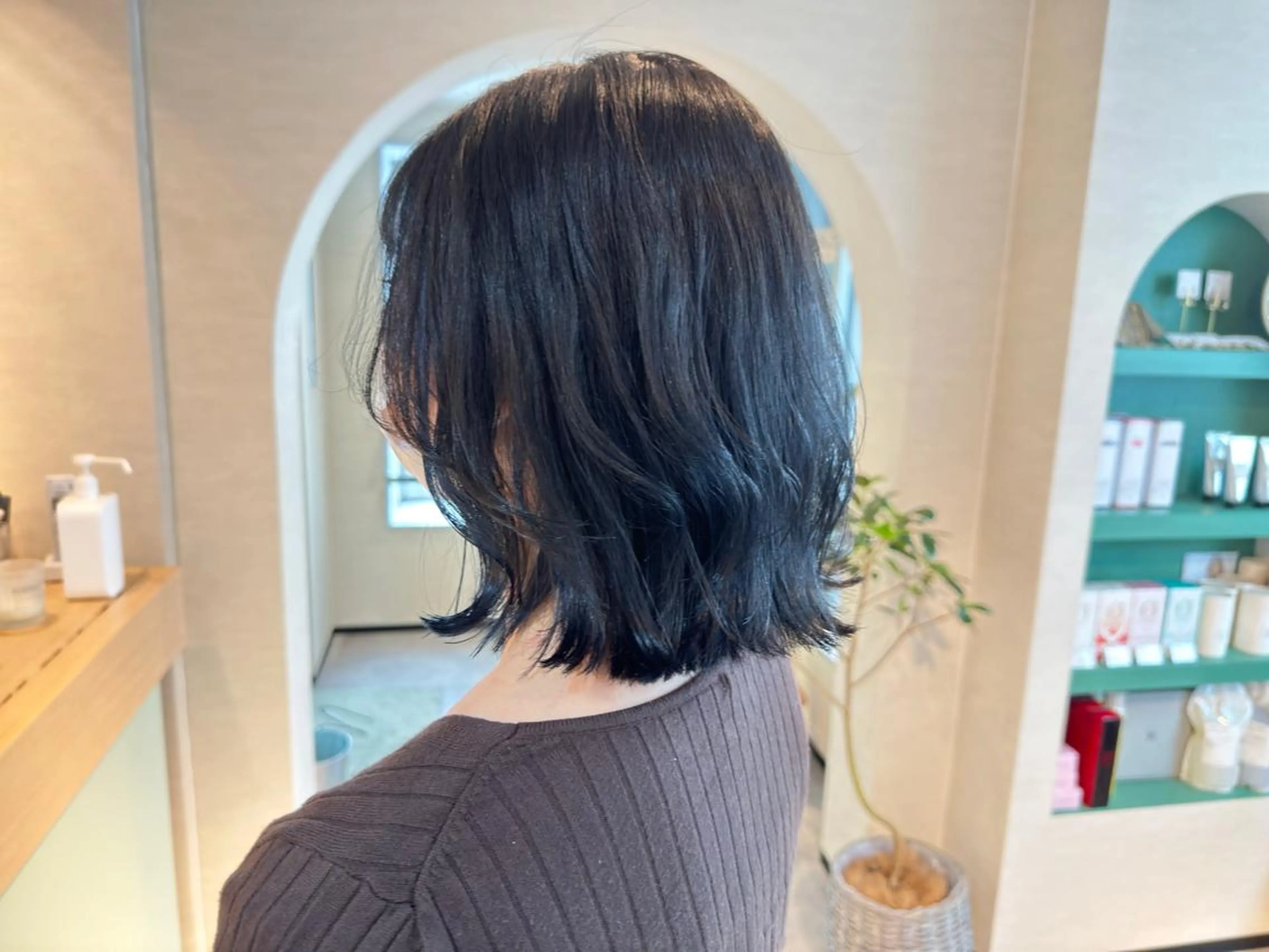 ショート カラー ブルーカラー ブルージュ 【Uneユヌ】菊地 春那のヘアスタイル