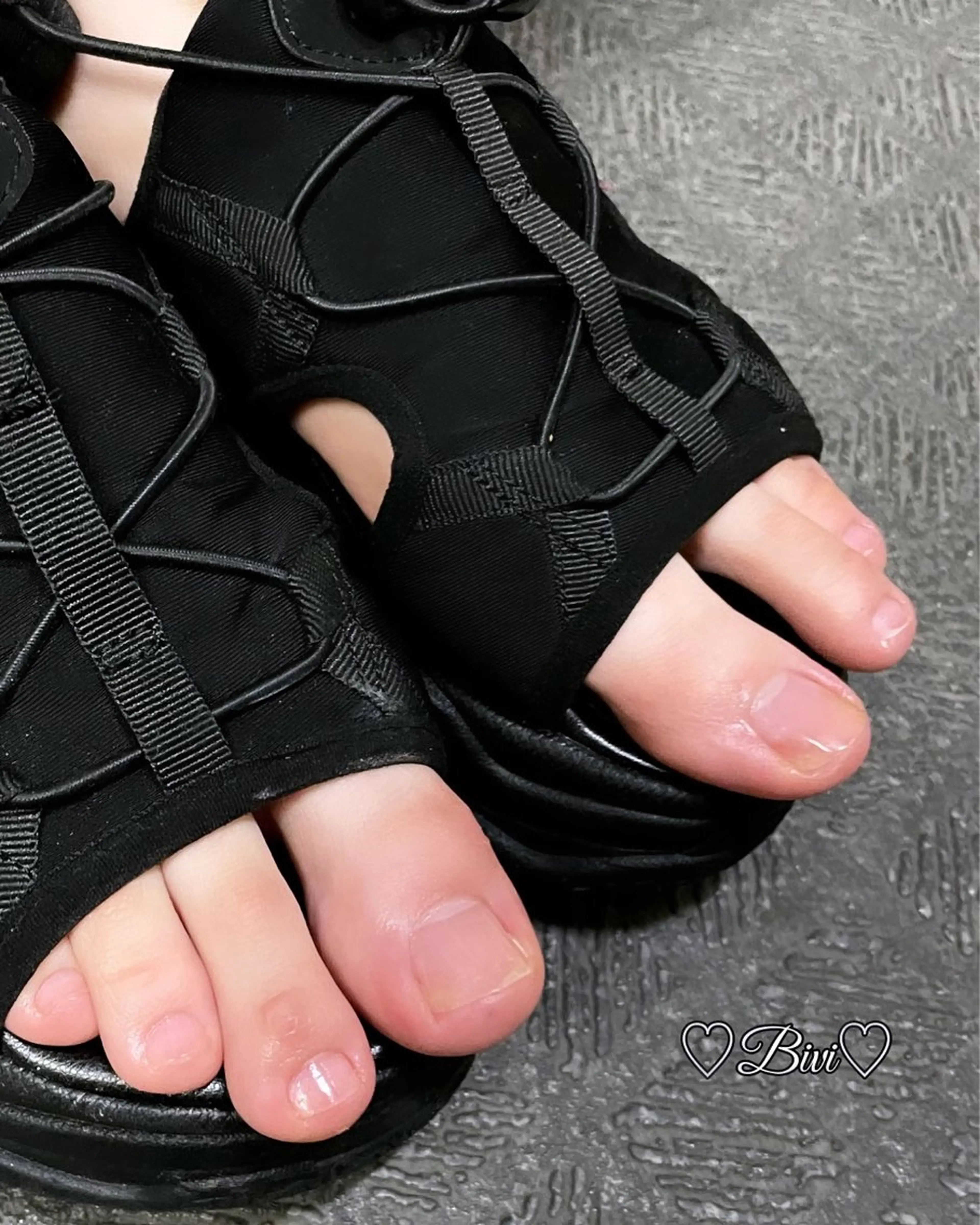 ネイル アートネイル フラッシュネイル フットネイル ラメ(グリッター) シルバー オフのみ(ネイル) ♡Bivi♡自爪に 優しいネイルサロンのネイルデザイン