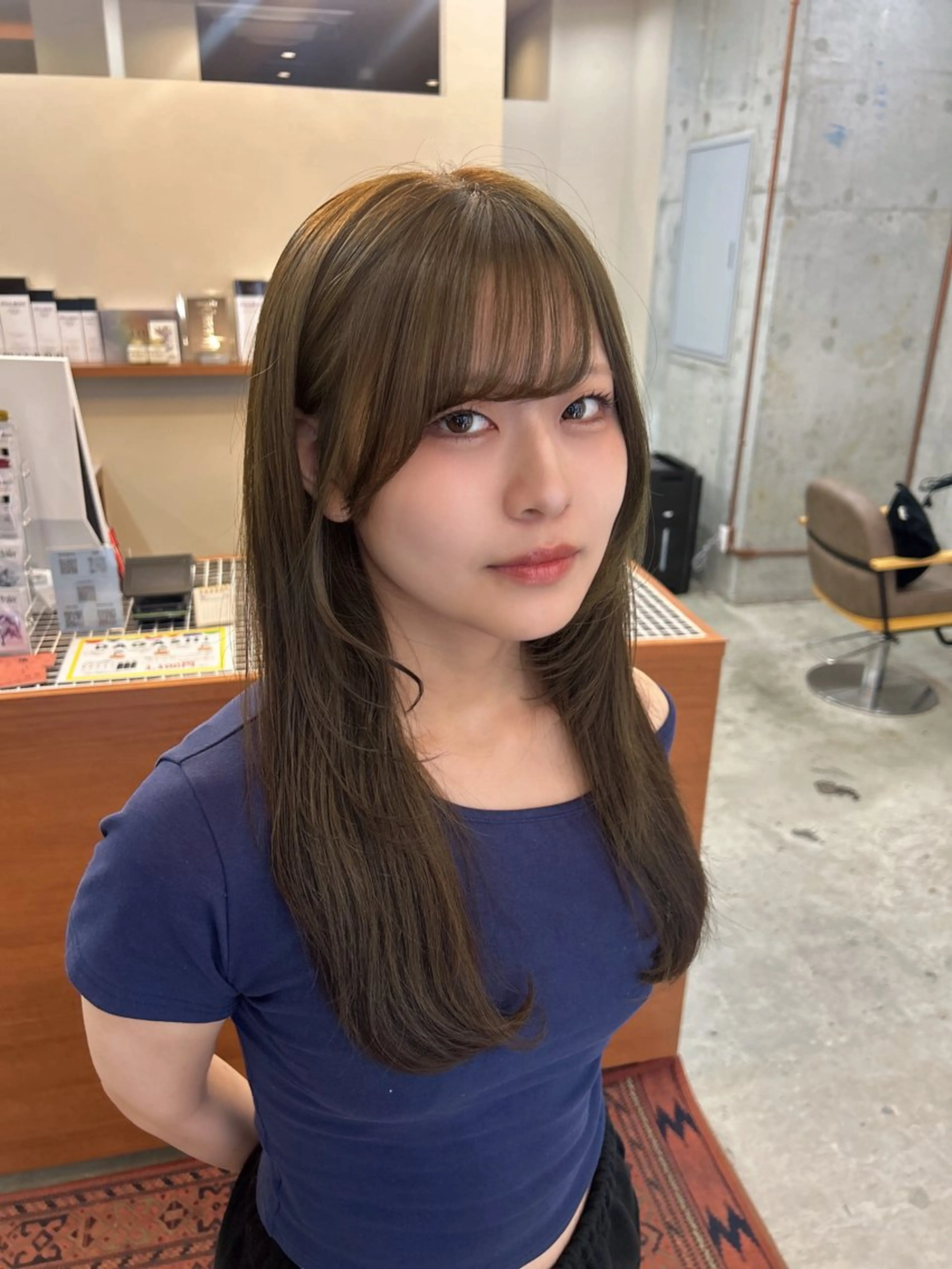 ロング カラー ベージュカラー 透明感カラー オリーブベージュ カット・ブリーチ/ ふわあいりのヘアスタイル