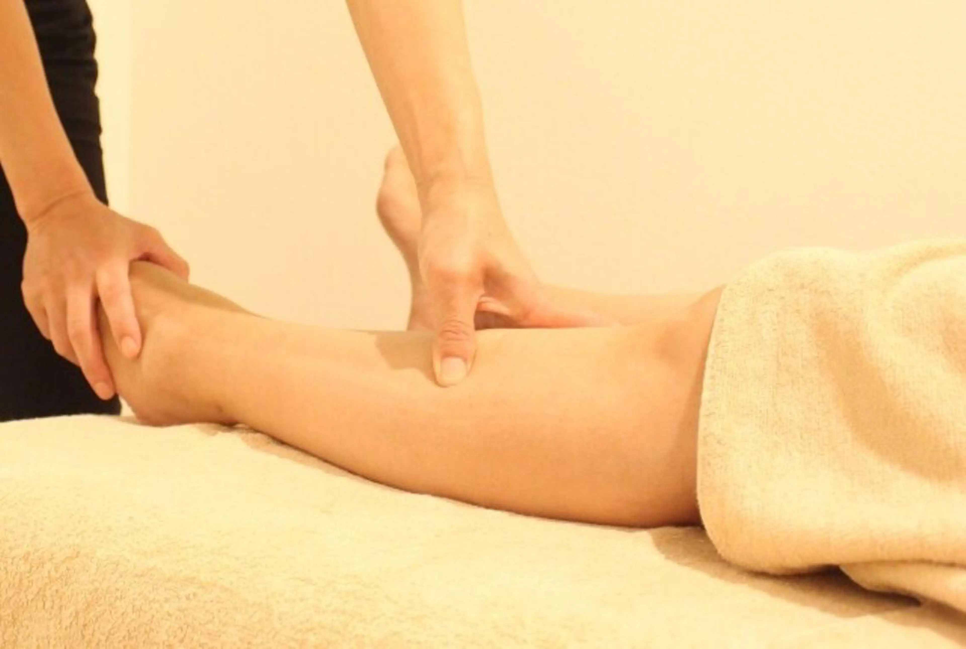 【足のだるさ、むくみに】フットケア＋タイ古式マッサージ　計90分の写真