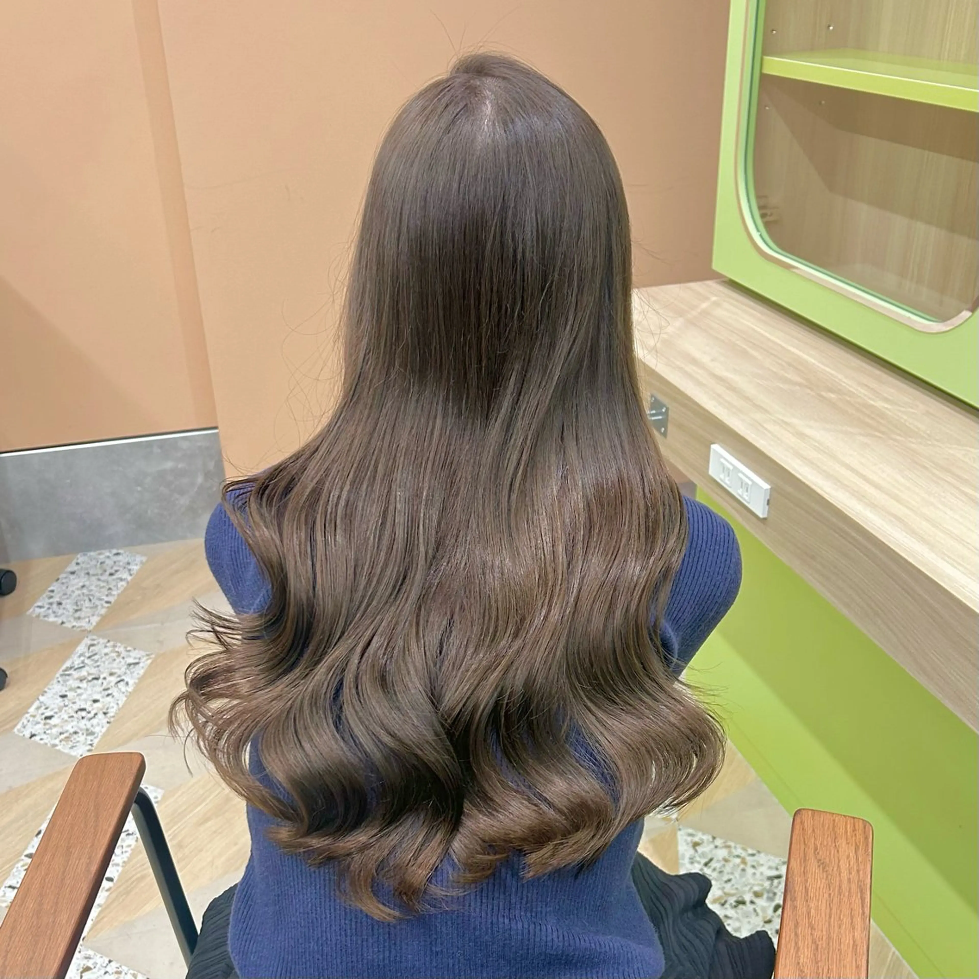 ロング カラー ベージュカラー ブリーチ ブラウンカラー ショコラベージュ 透明感カラー カット ヘアカラー トリートメント ブリーチなしベージュ /ヘアセット/ミユのヘアスタイル