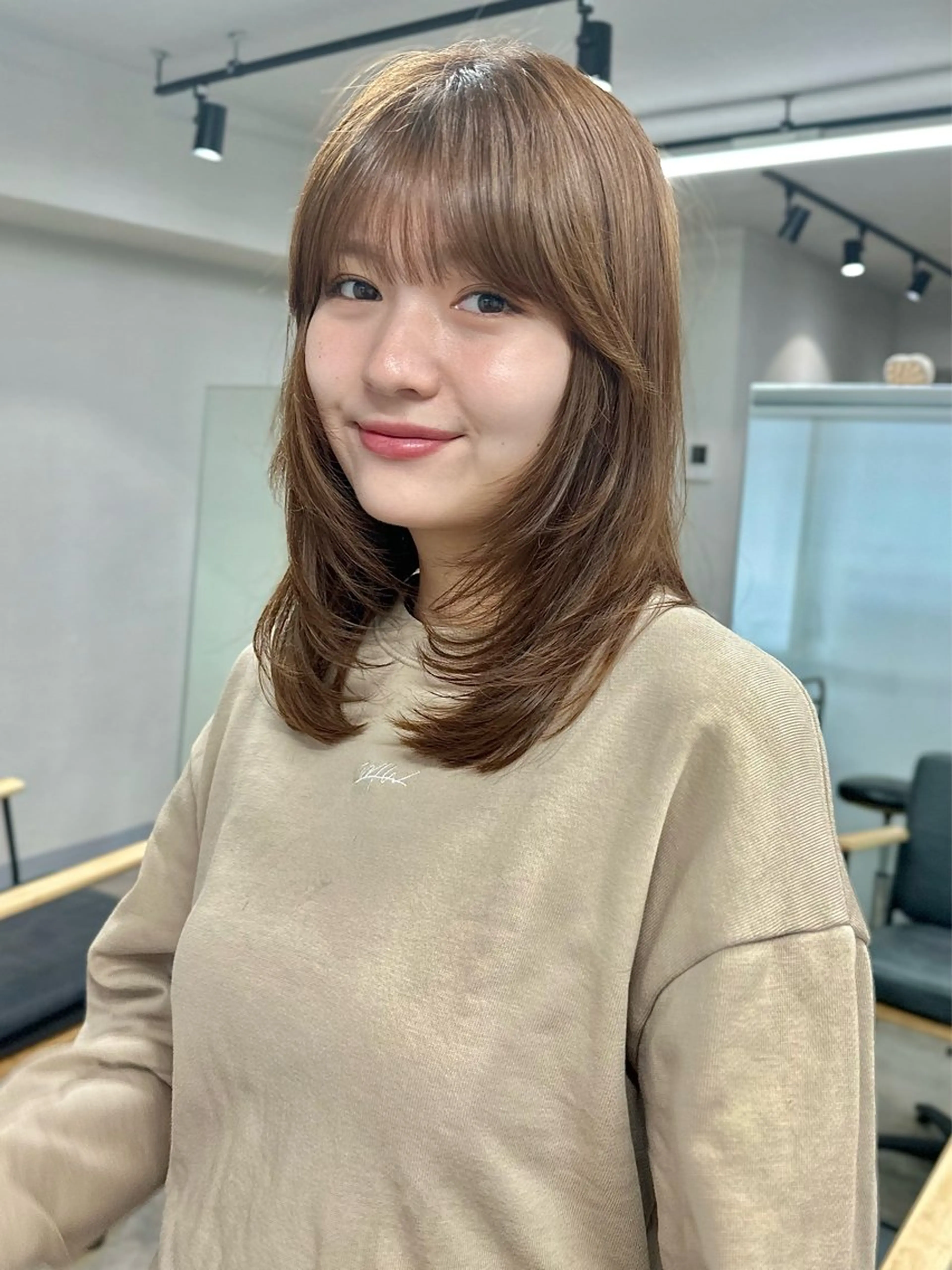 ミディアム カラー ベージュカラー ブラウンカラー ブラウンベージュ レイヤーカット カット ヘアカラー トリートメント レイヤーカット🪄 耳ツボ🎀Ayumiのヘアスタイル