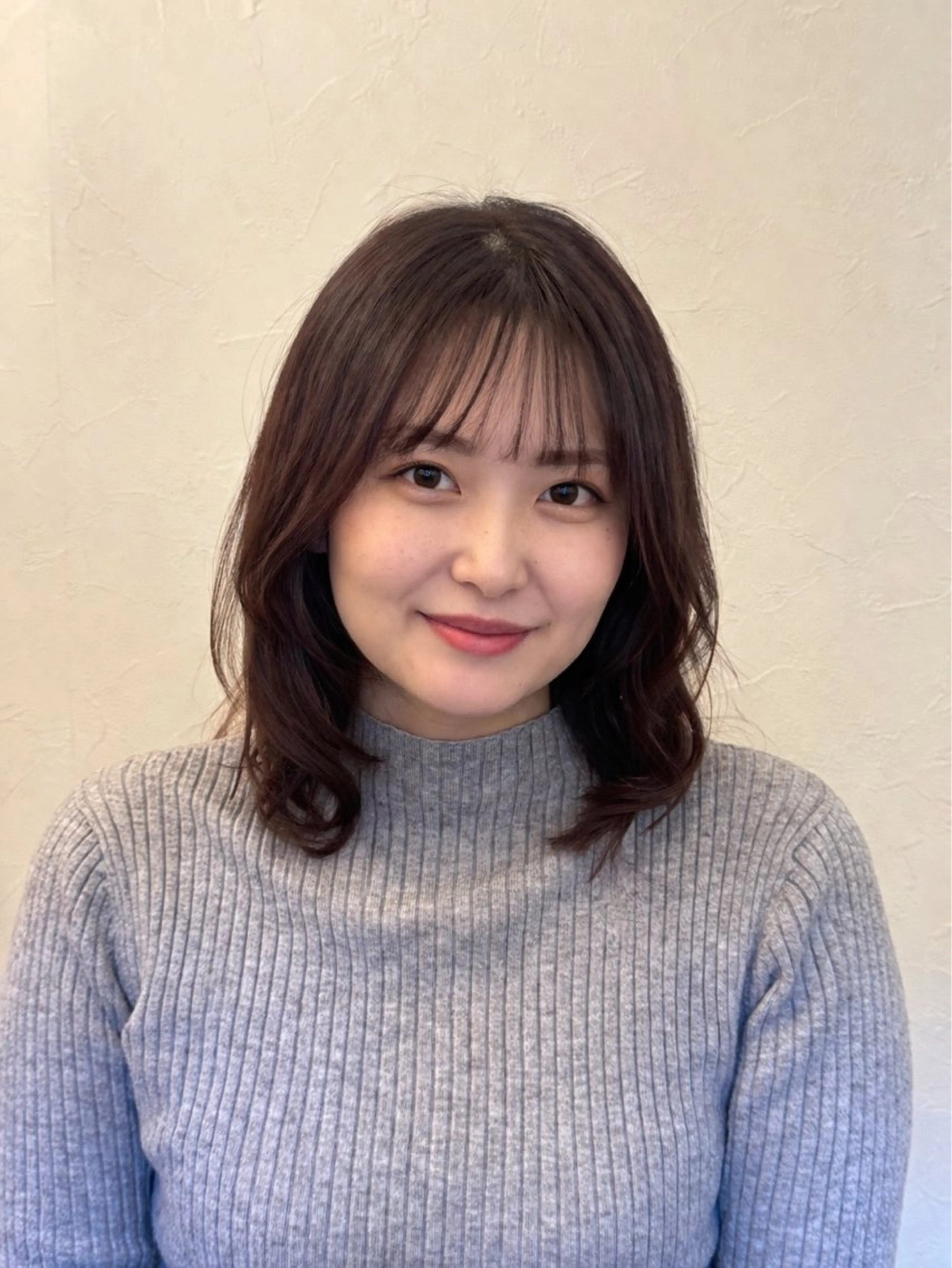 ミディアム ミディアムパーマ opsia所属・艶カラー×レイヤー Natsumiのヘアスタイル