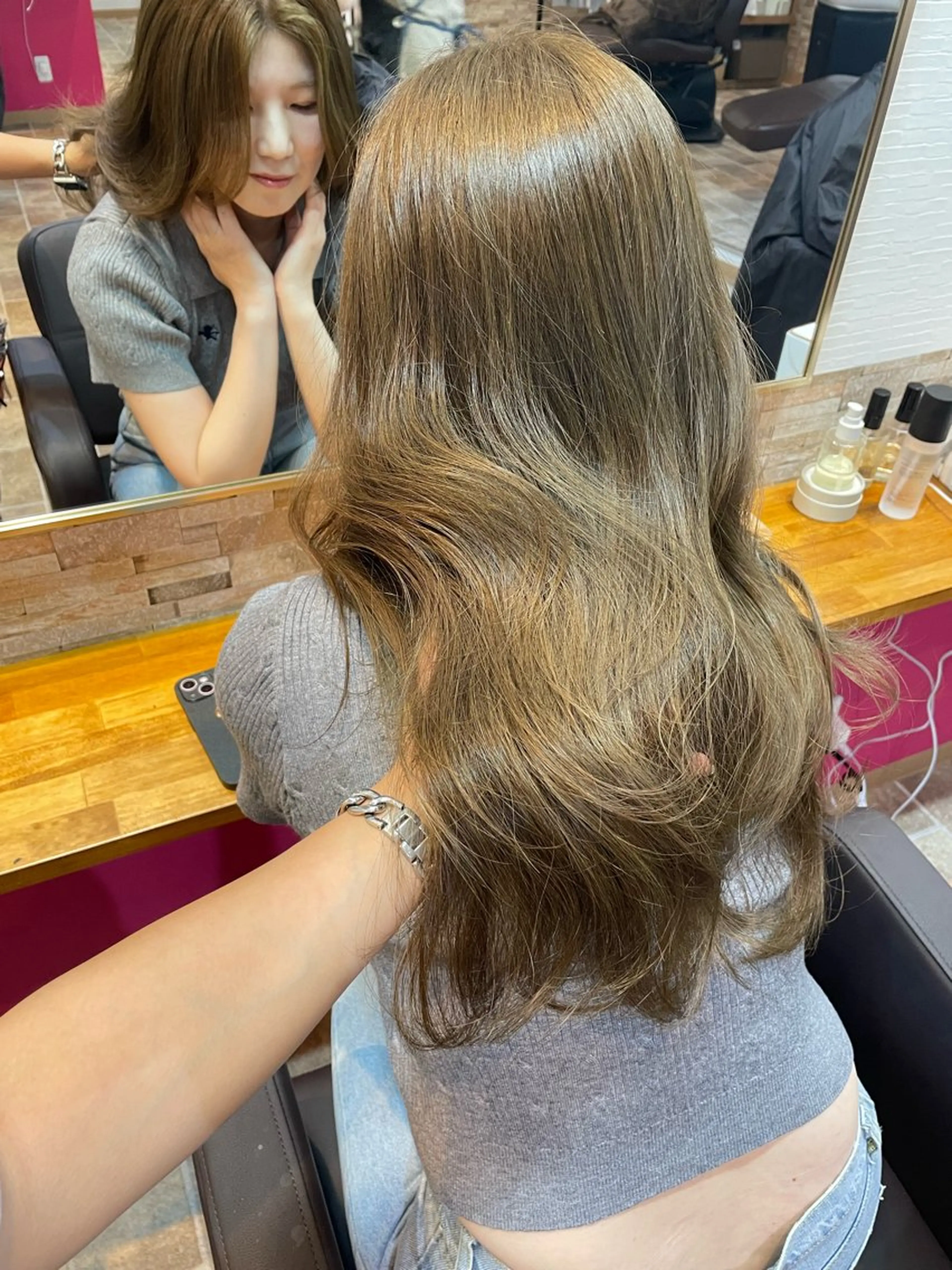 ロング カラー ベージュカラー オリーブベージュ ヘアカラー STAR RIVER所属・YUI/ ブリーチカラー🌷のヘアスタイル