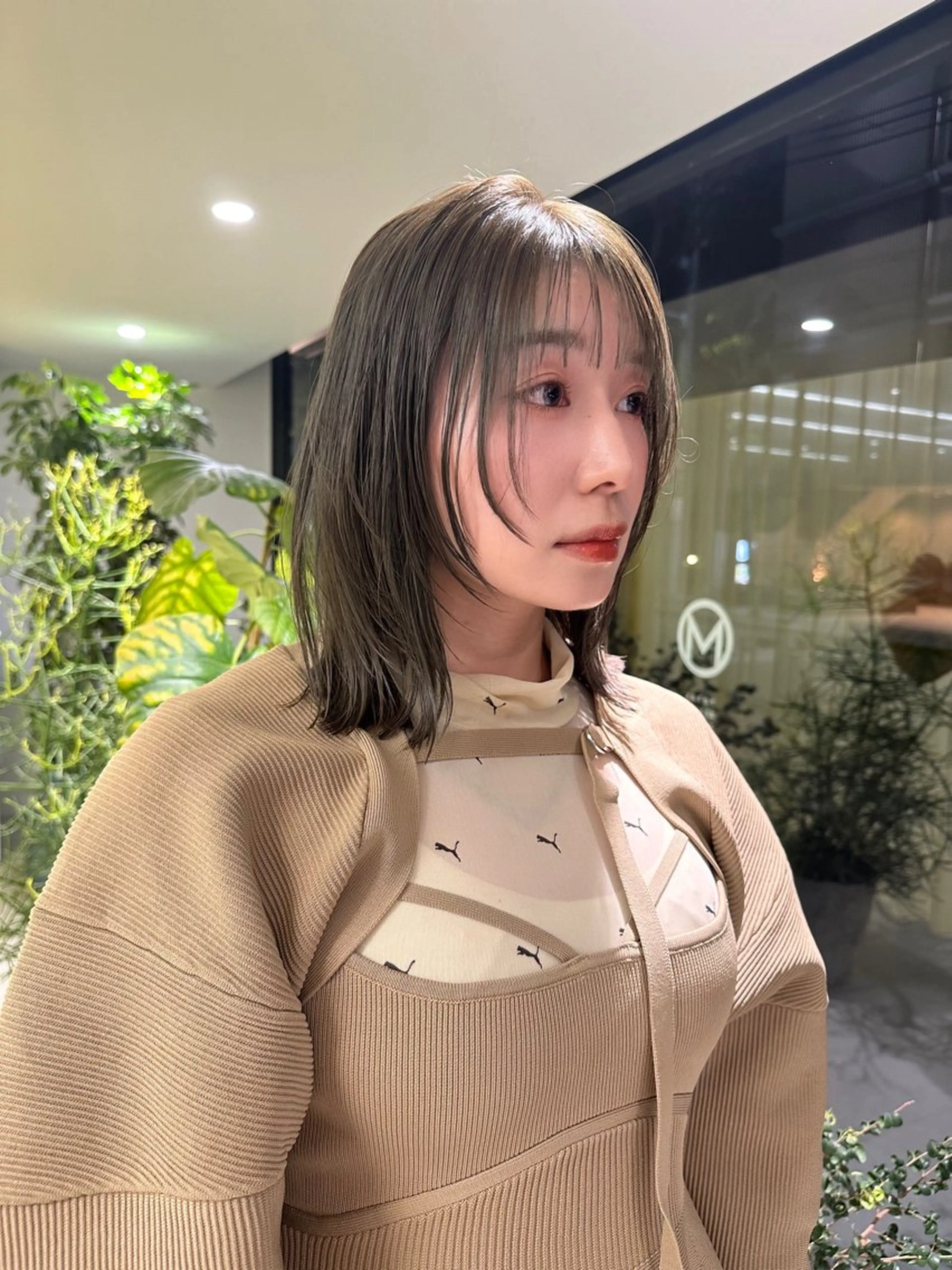 ミディアム カット ヘアカラー M所属・ハイトーン/透け感 カラー🎀真香のヘアスタイル