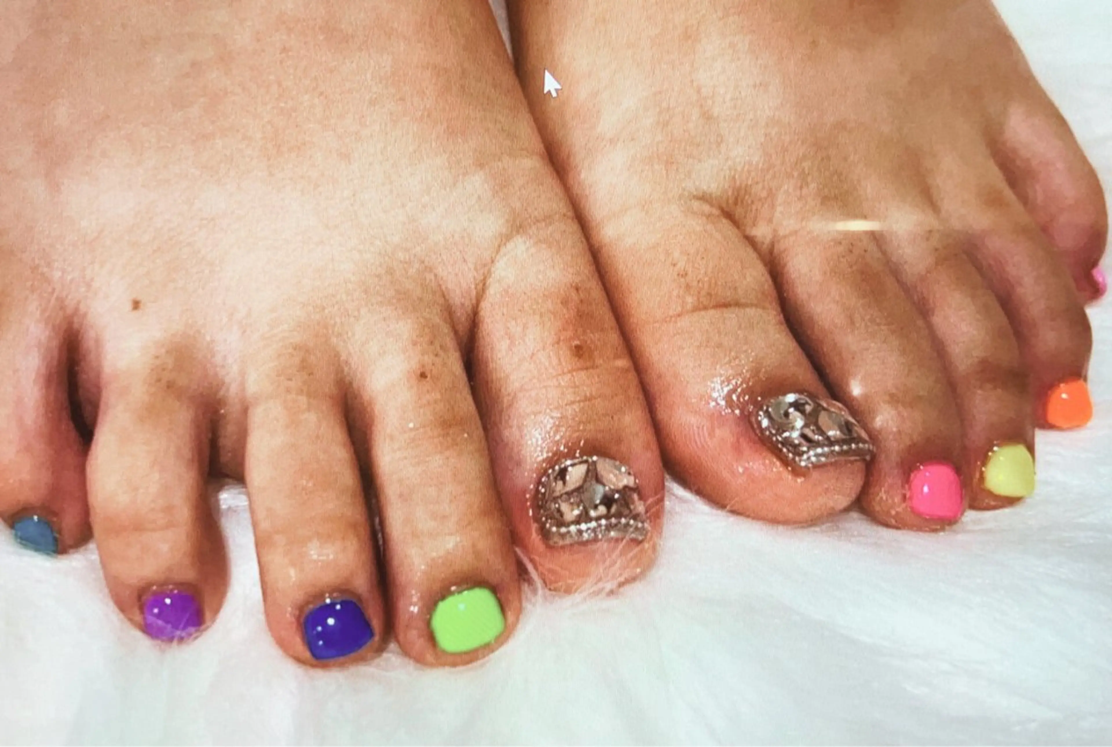 ネイル アートネイル フットネイル ストーンネイル Nail Salon Lindaのネイルデザイン