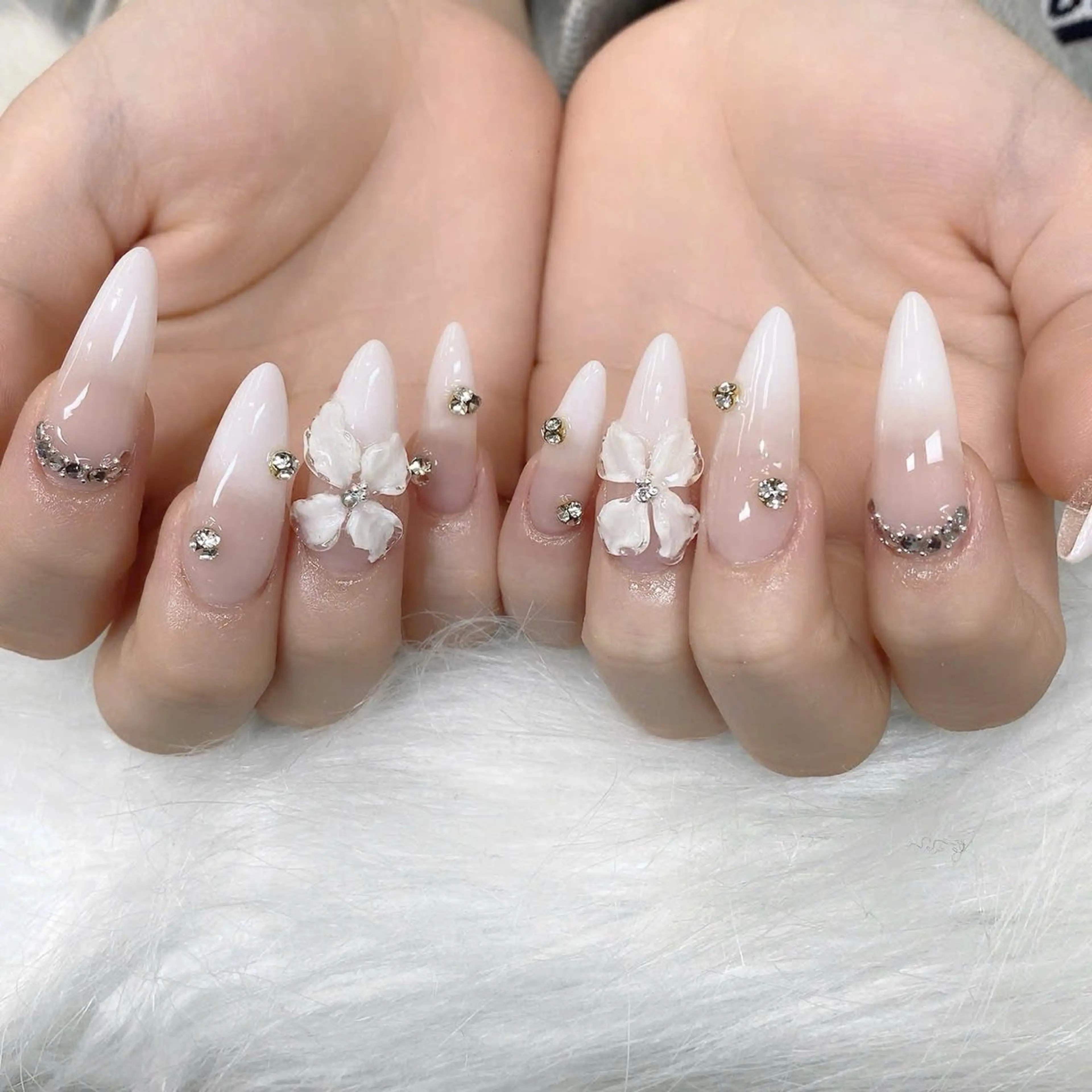 ネイル 長さ出し フレンチネイル ジェルネイル ガラスフレンチ 韓国ネイル ハンドネイル Minette nailHuongのネイルデザイン