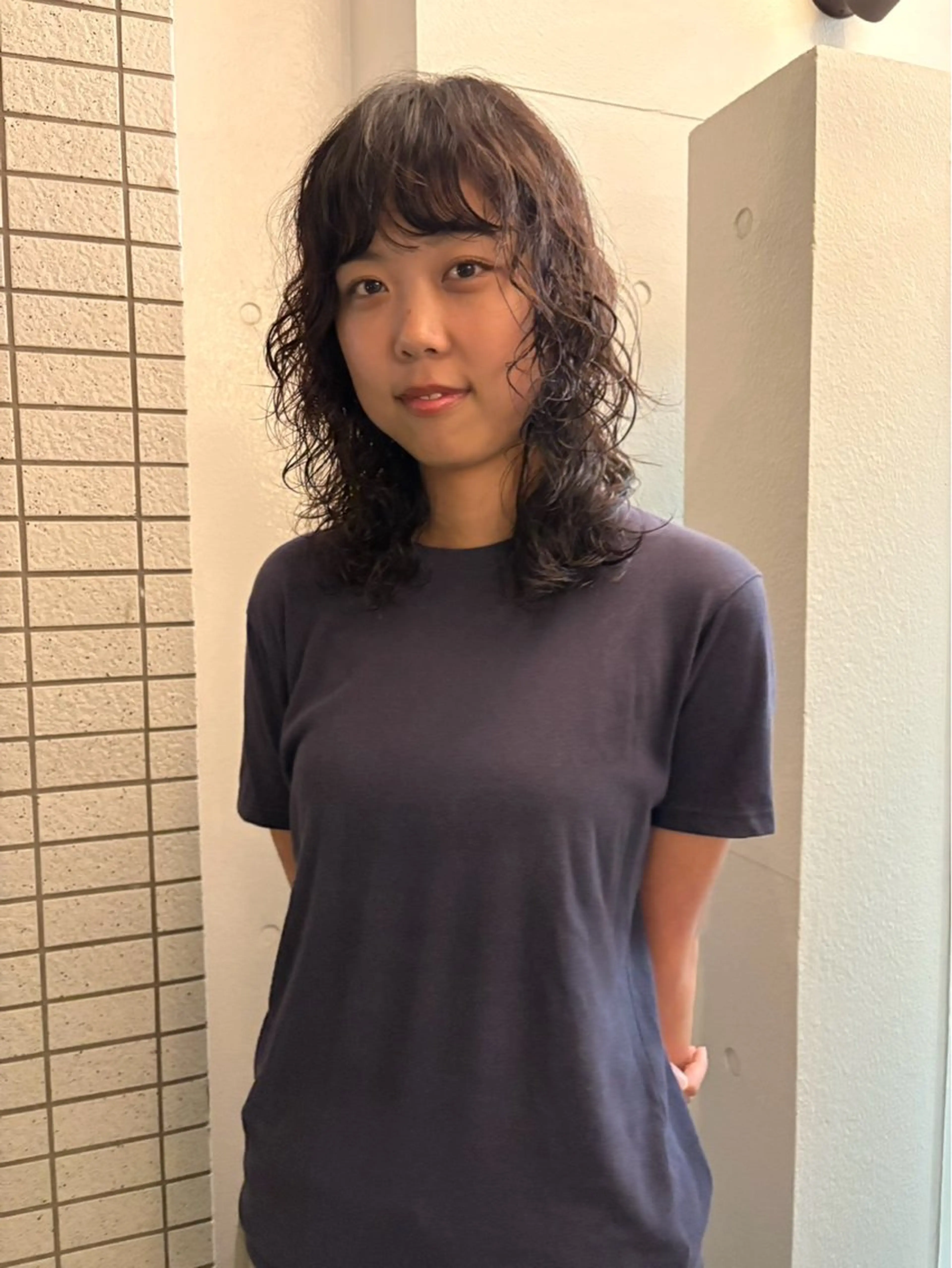 ミディアム パーマ ミディアムパーマ レイヤーカット 〜ANDPEACE〜所属・オゼキ サクラのヘアスタイル