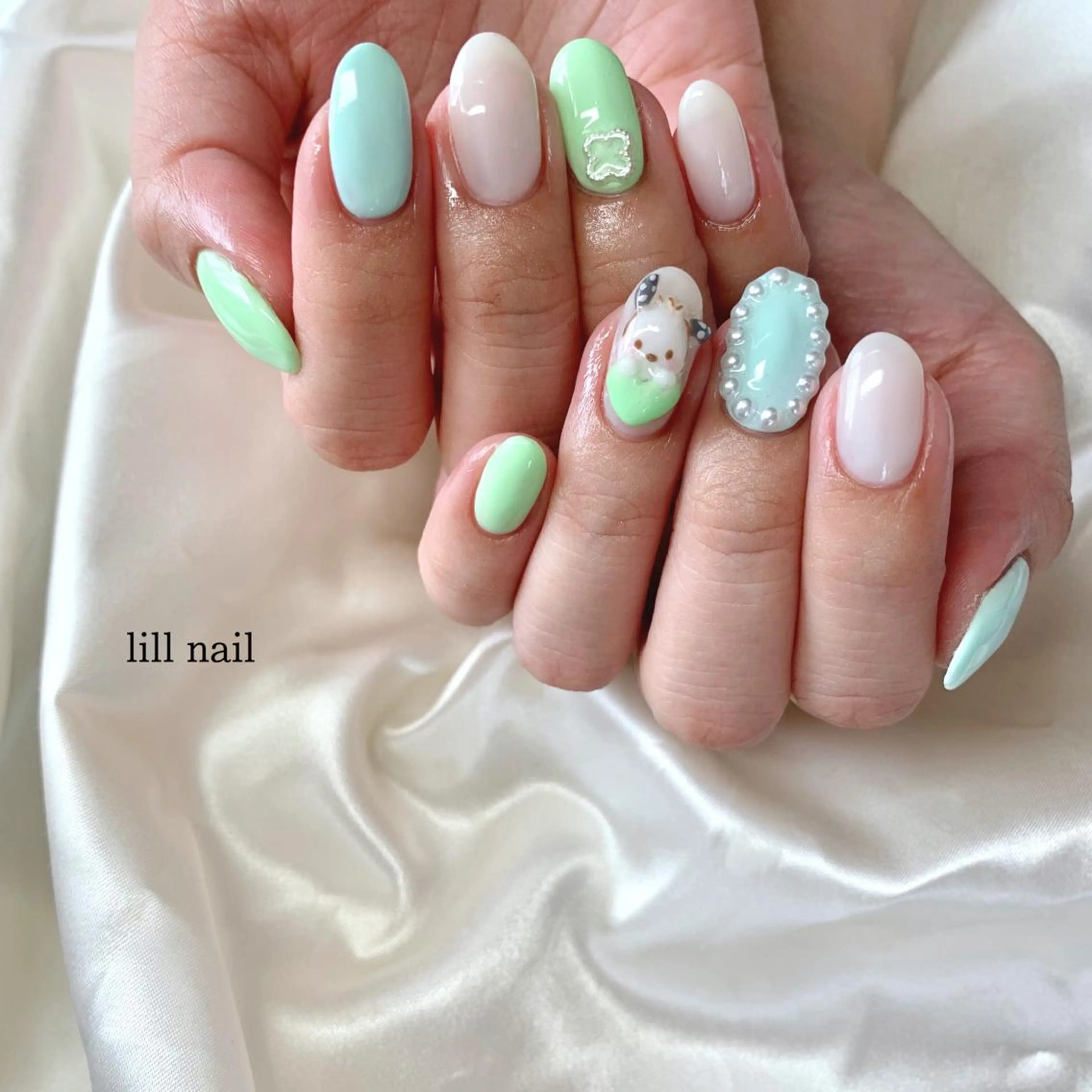 ミディアム pllia beautyのネイルデザイン