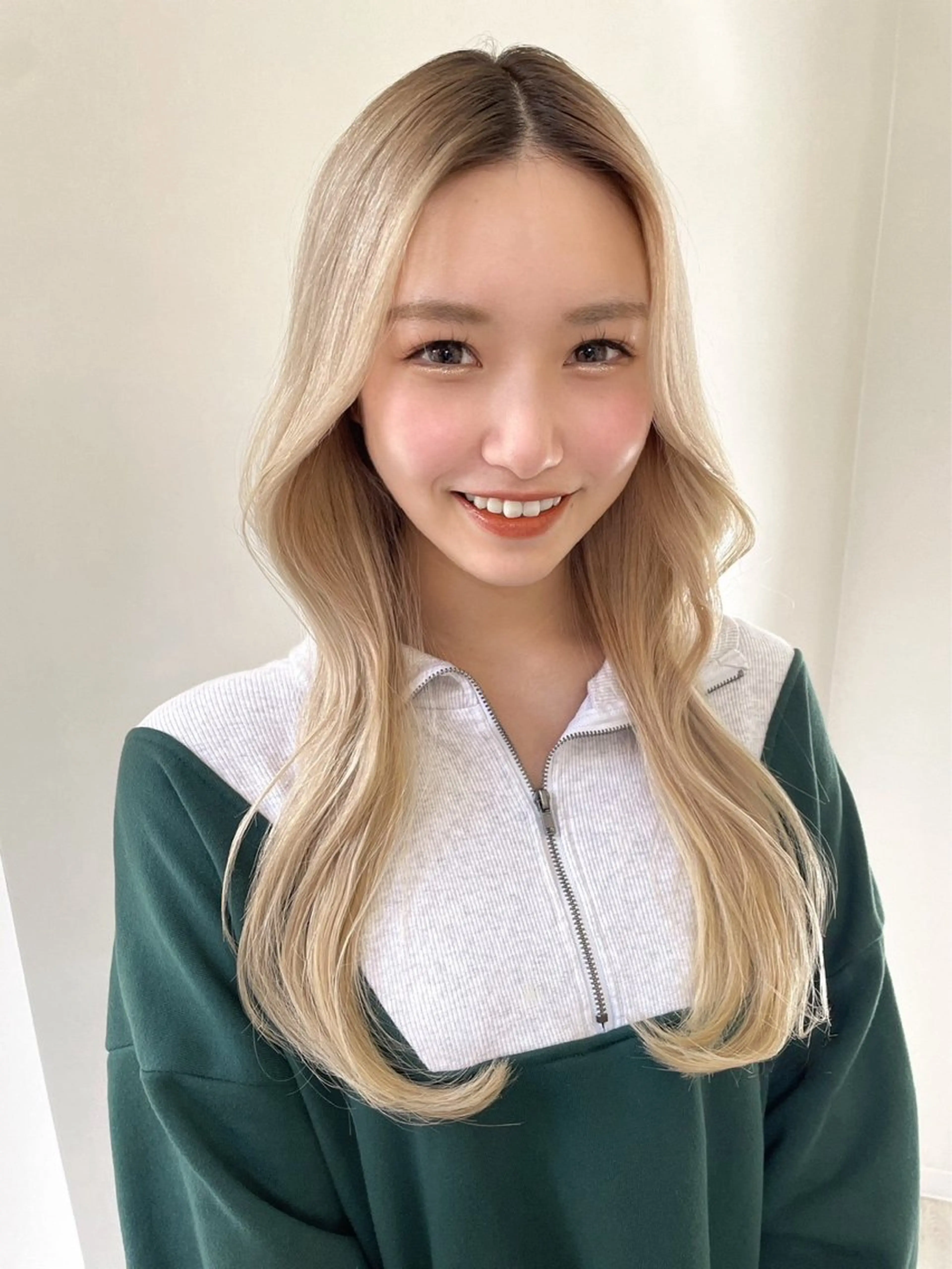 カラー ハイトーン/心斎橋 🌙イツキのヘアスタイル