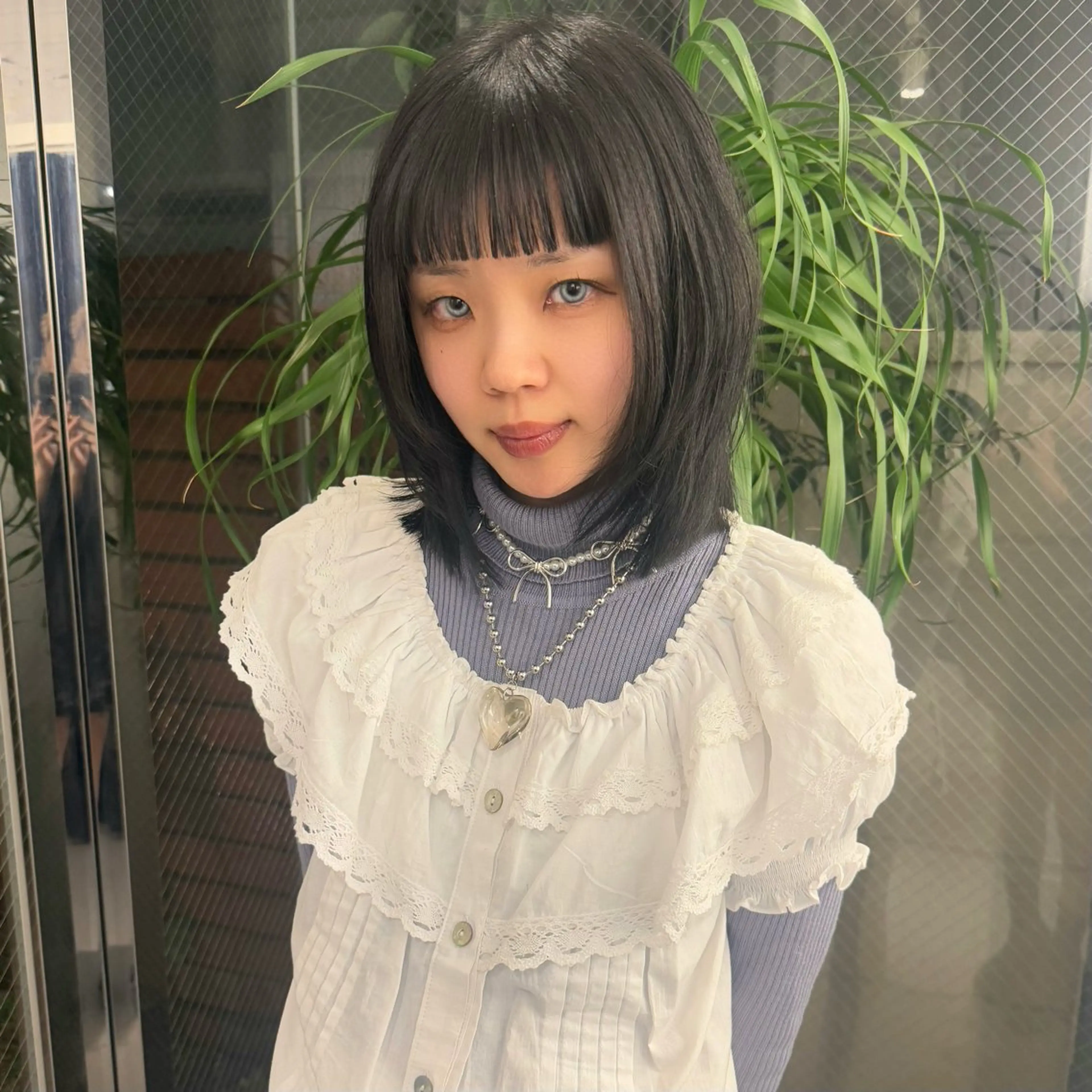 ショート カラー ヘアアレンジ ボブレイヤー 黒髪 ボブ レイヤーカット オン眉 カット ヘアカラー トリートメント Mizobe misakiのヘアスタイル