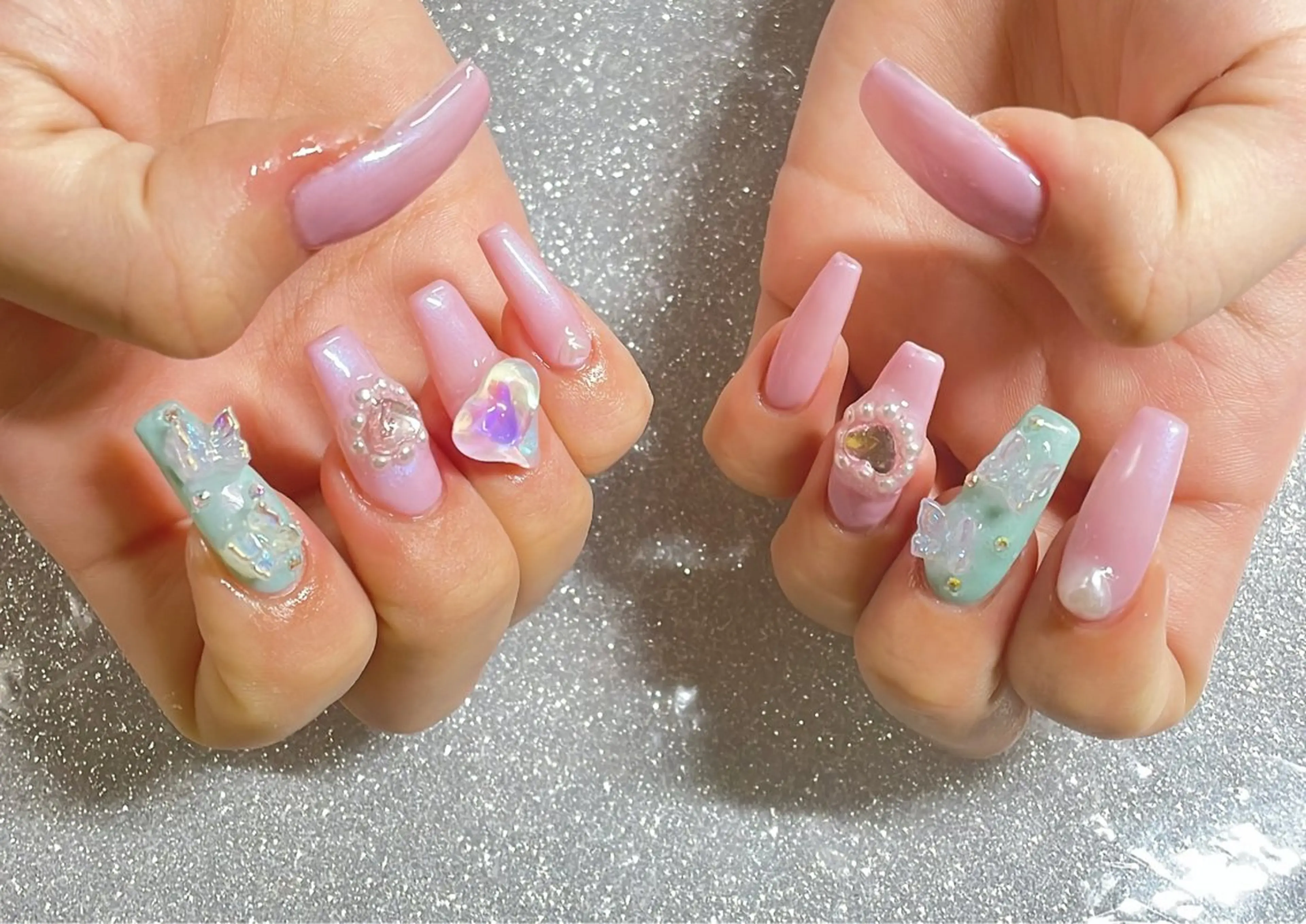 ネイル ハンドネイル VIERU 🌈🎀💖のネイルデザイン