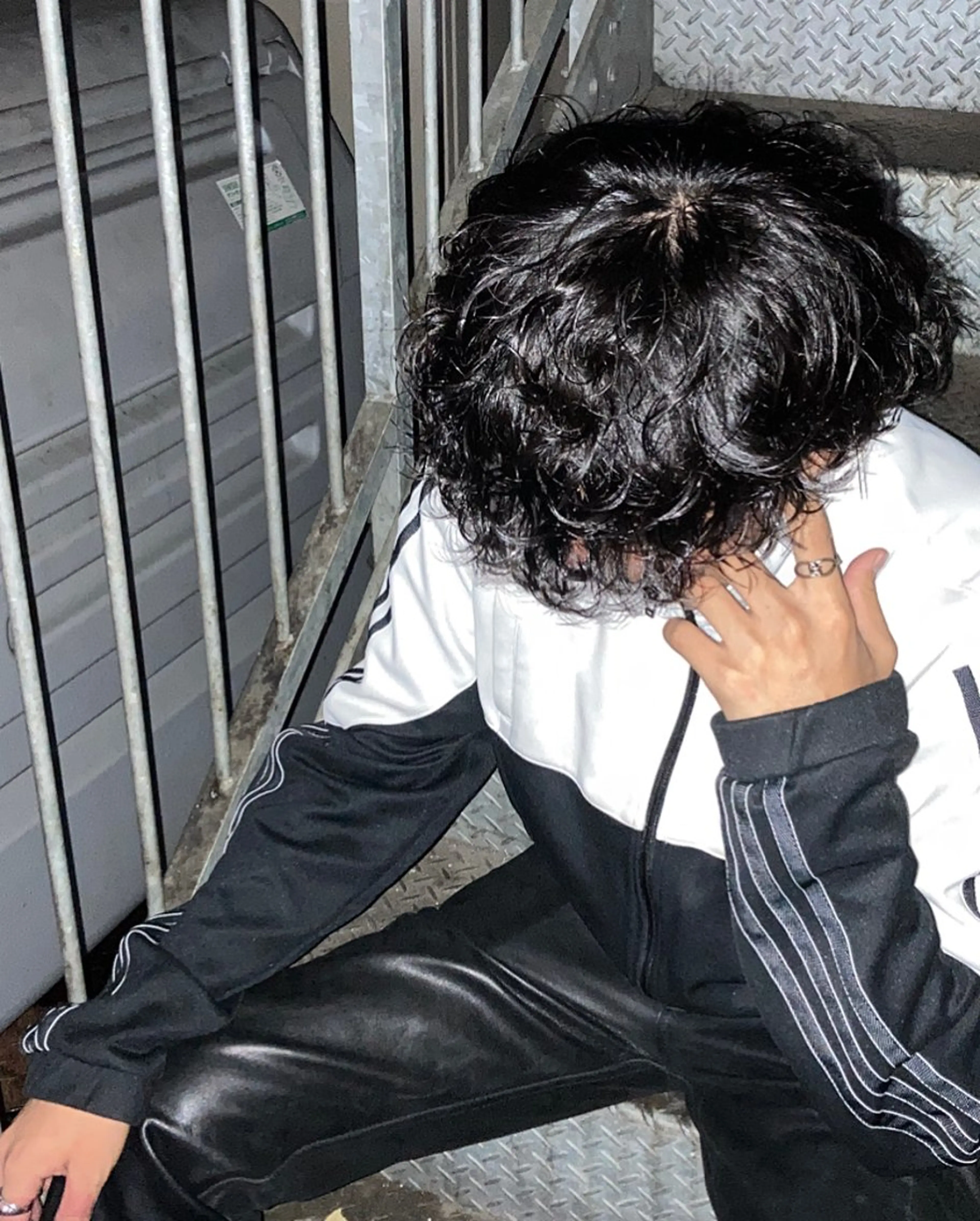 パーマ メンズ メンズパーマ プードルパーマ メンズウルフカット ウルフカット プードルパーマ メンズ／韓国レイヤー 石田晶人のヘアスタイル