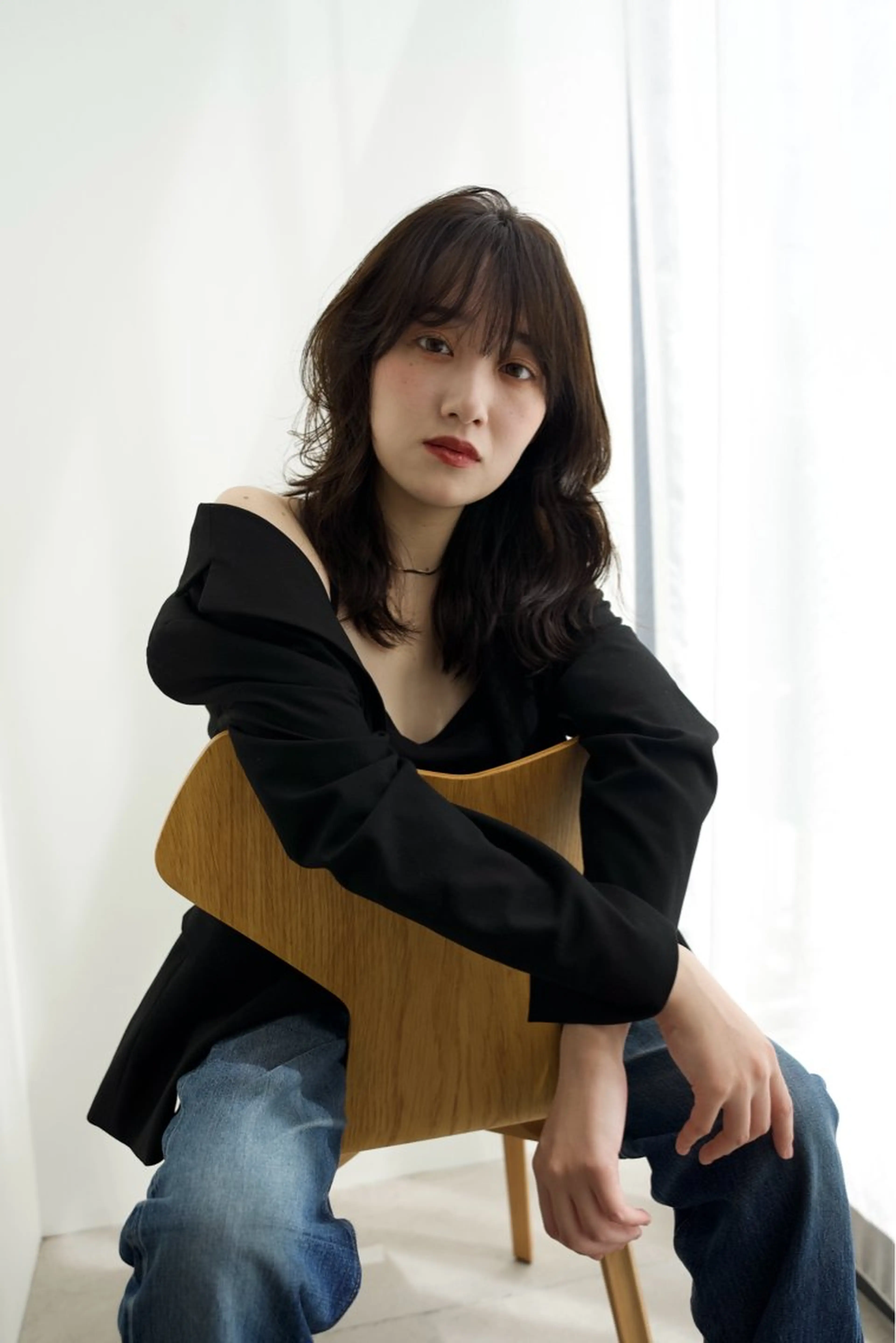 セミロング 岡本 彩楓のヘアスタイル