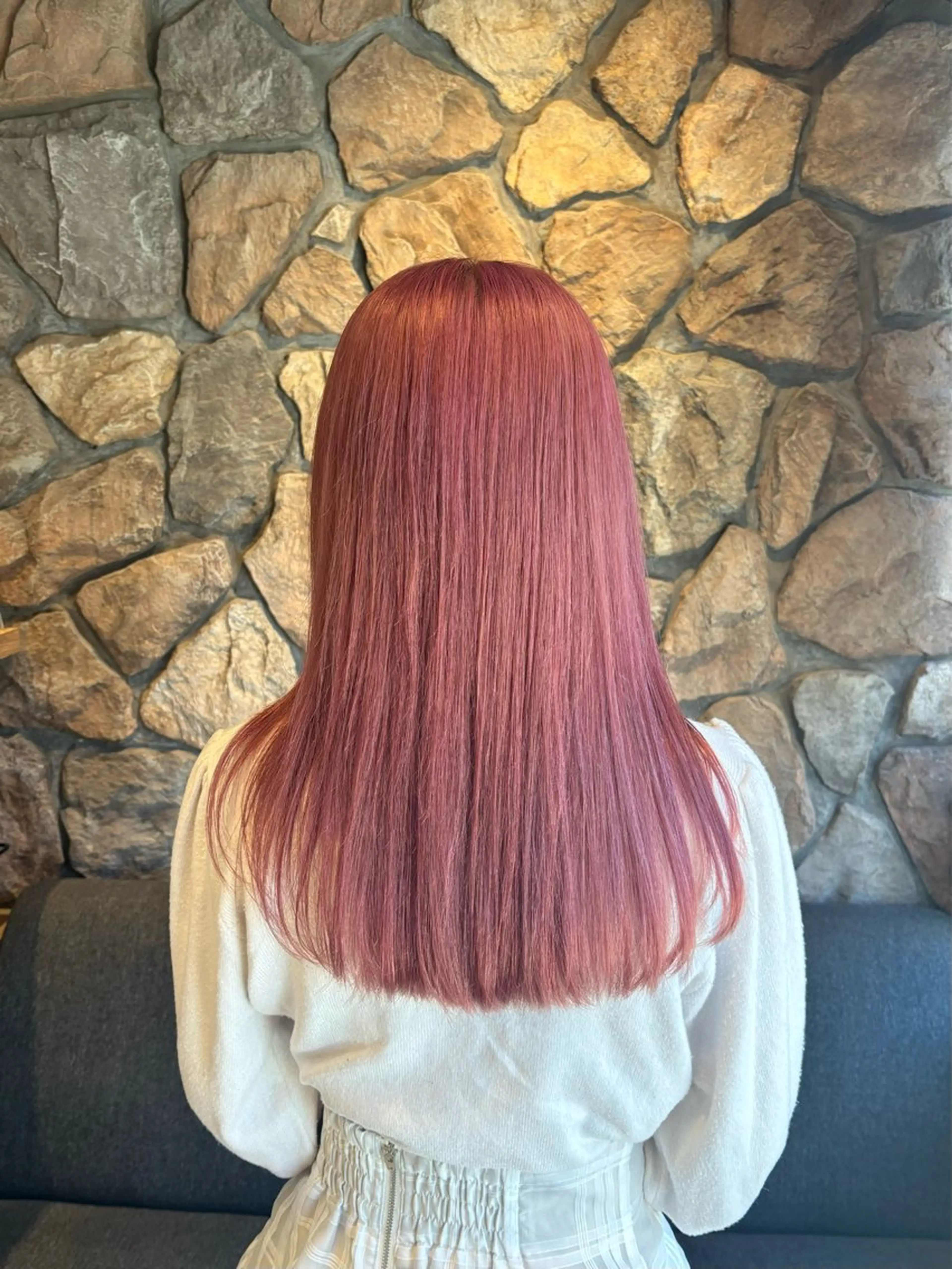 セミロング ヘアカラー 小玉 唯依のヘアスタイル