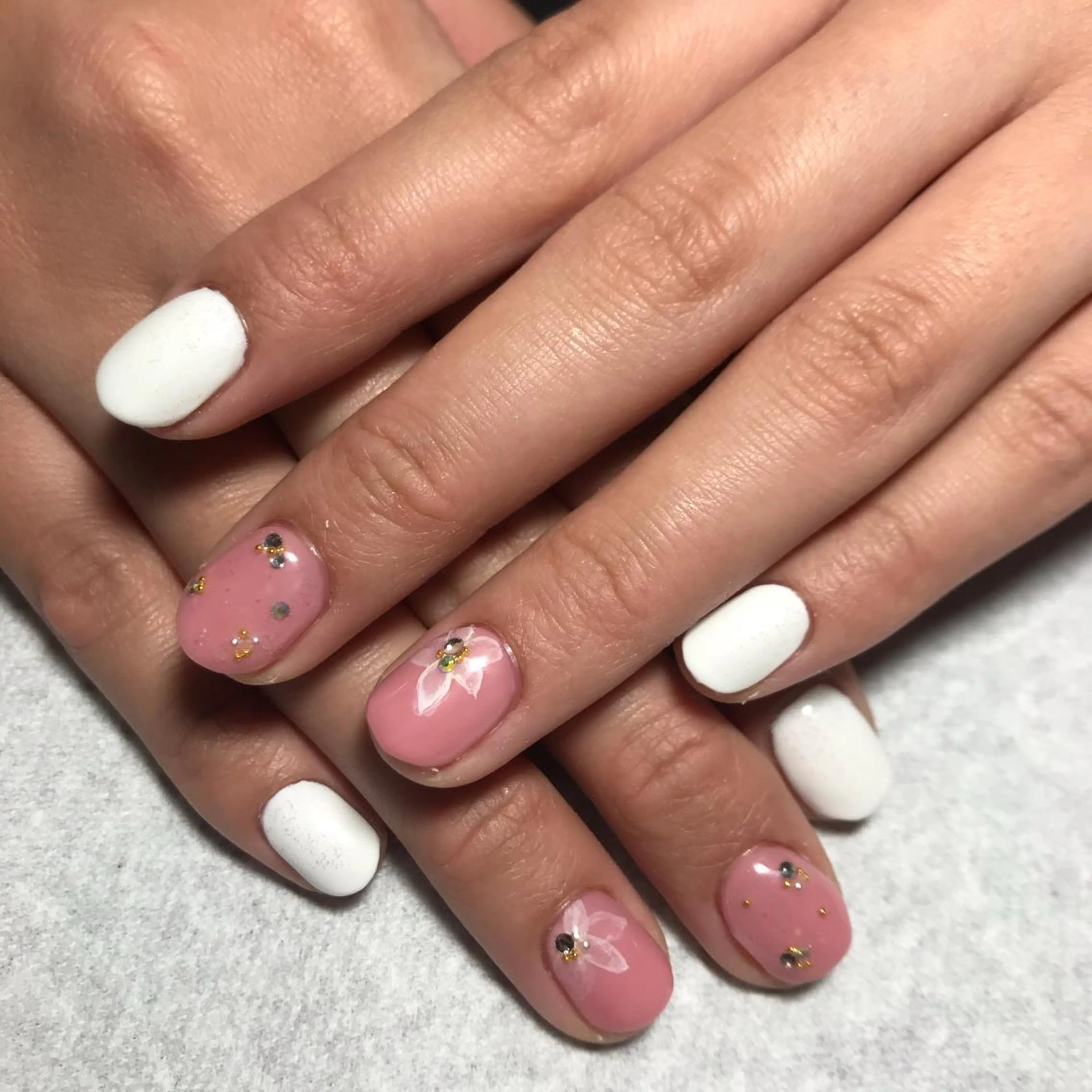 ネイル ECLAT エクラ所属・寺山 千鶴のネイルデザイン