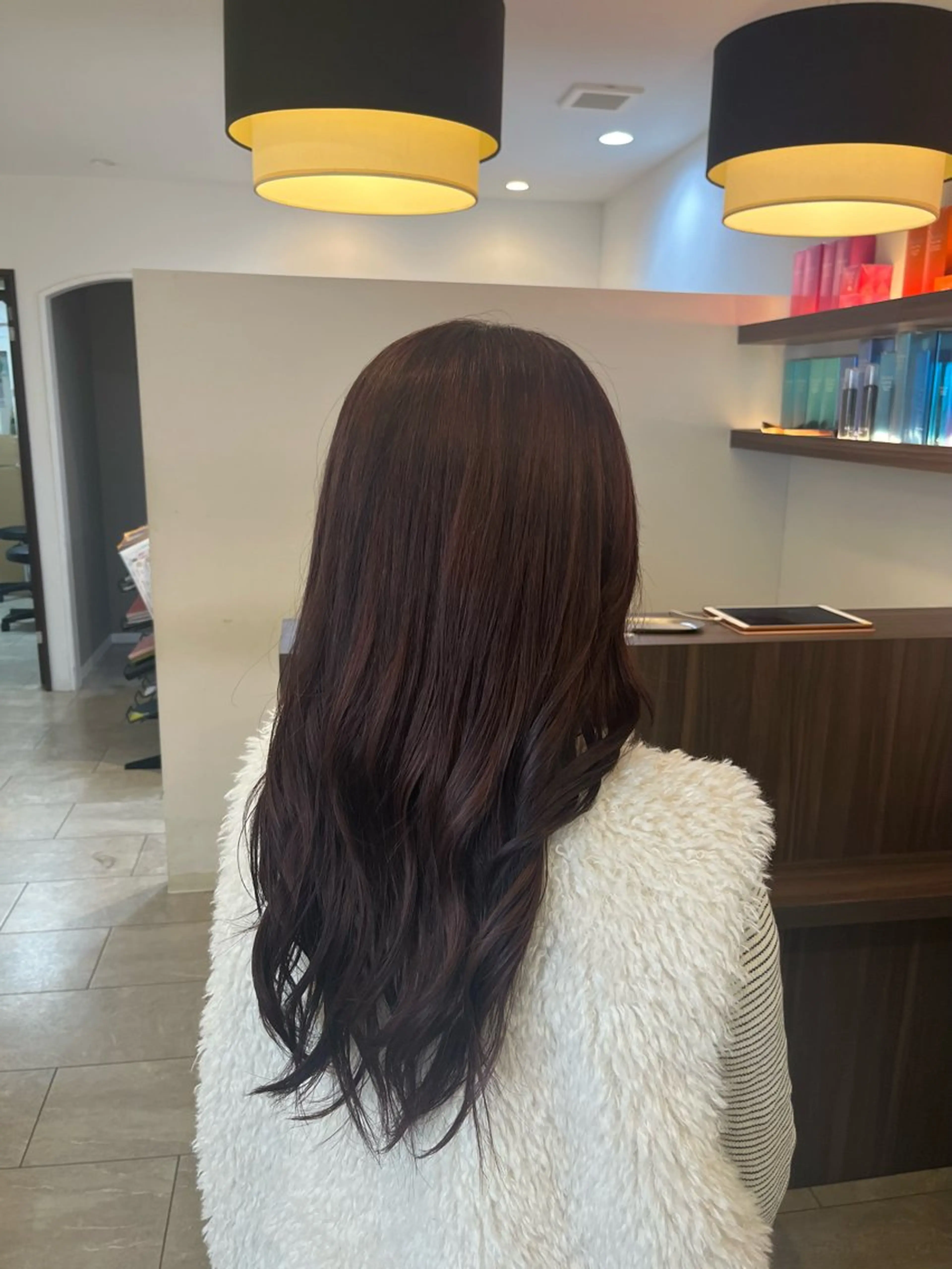 ロング カラー ヘアアレンジ ブリーチ ブラウンカラー ピンクカラー ピンクブラウン Grandoll Luxe所属・大神 鈴夏のヘアスタイル