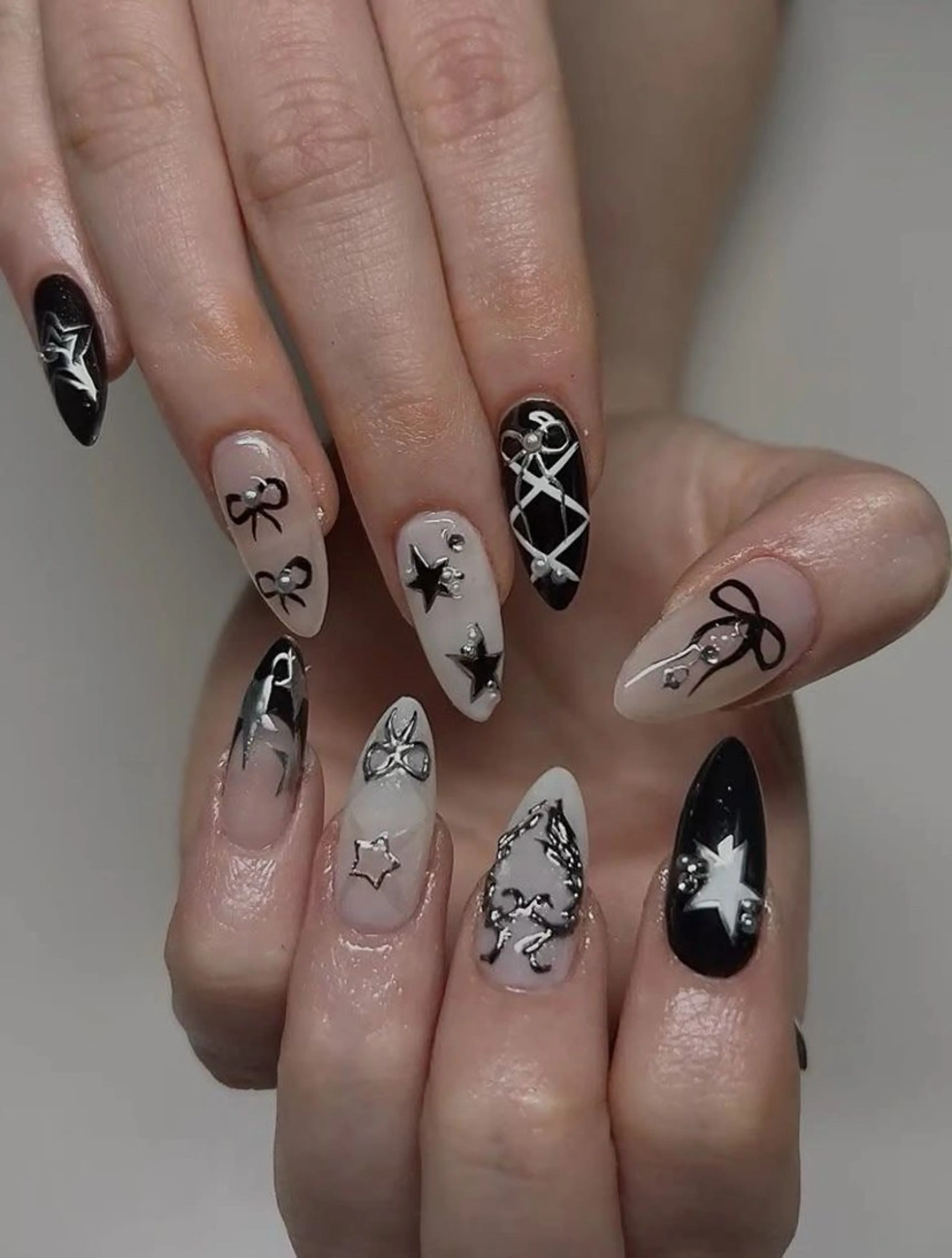 ネイル マグネットネイル ピンク ネイルチップ 冬ネイル クリスマス ハンドネイル Lee Nailsのネイルデザイン