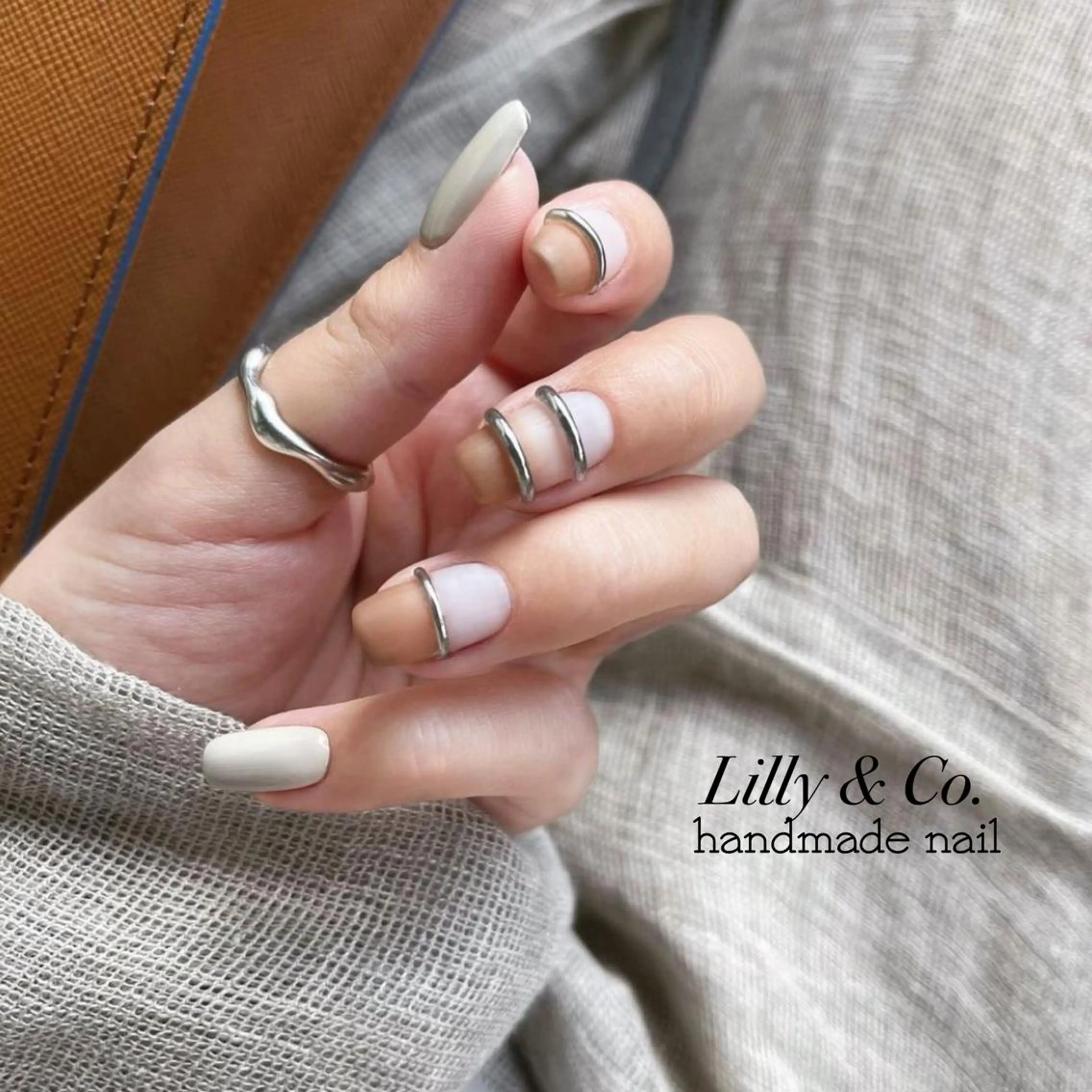 ネイル ゴールド ミラーネイル シルバー ハンドネイル ハンドケア Lilly Co.のネイルデザイン