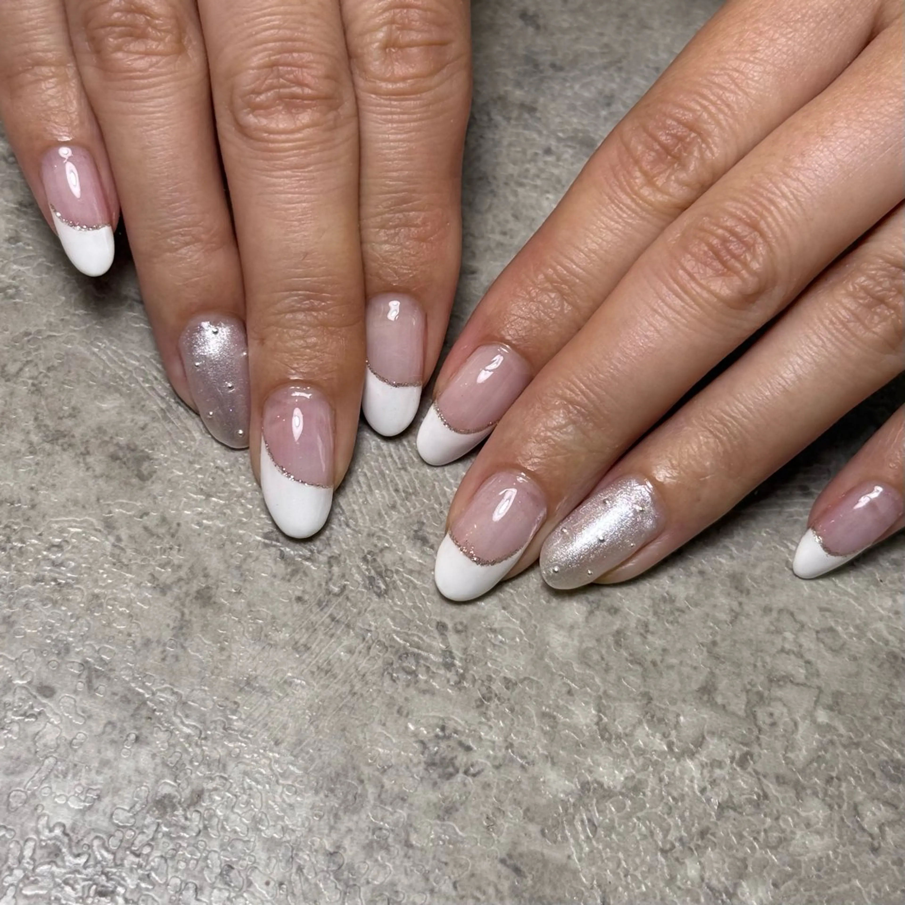 ネイル シルバー ホワイト withB 池尻大橋のネイルデザイン