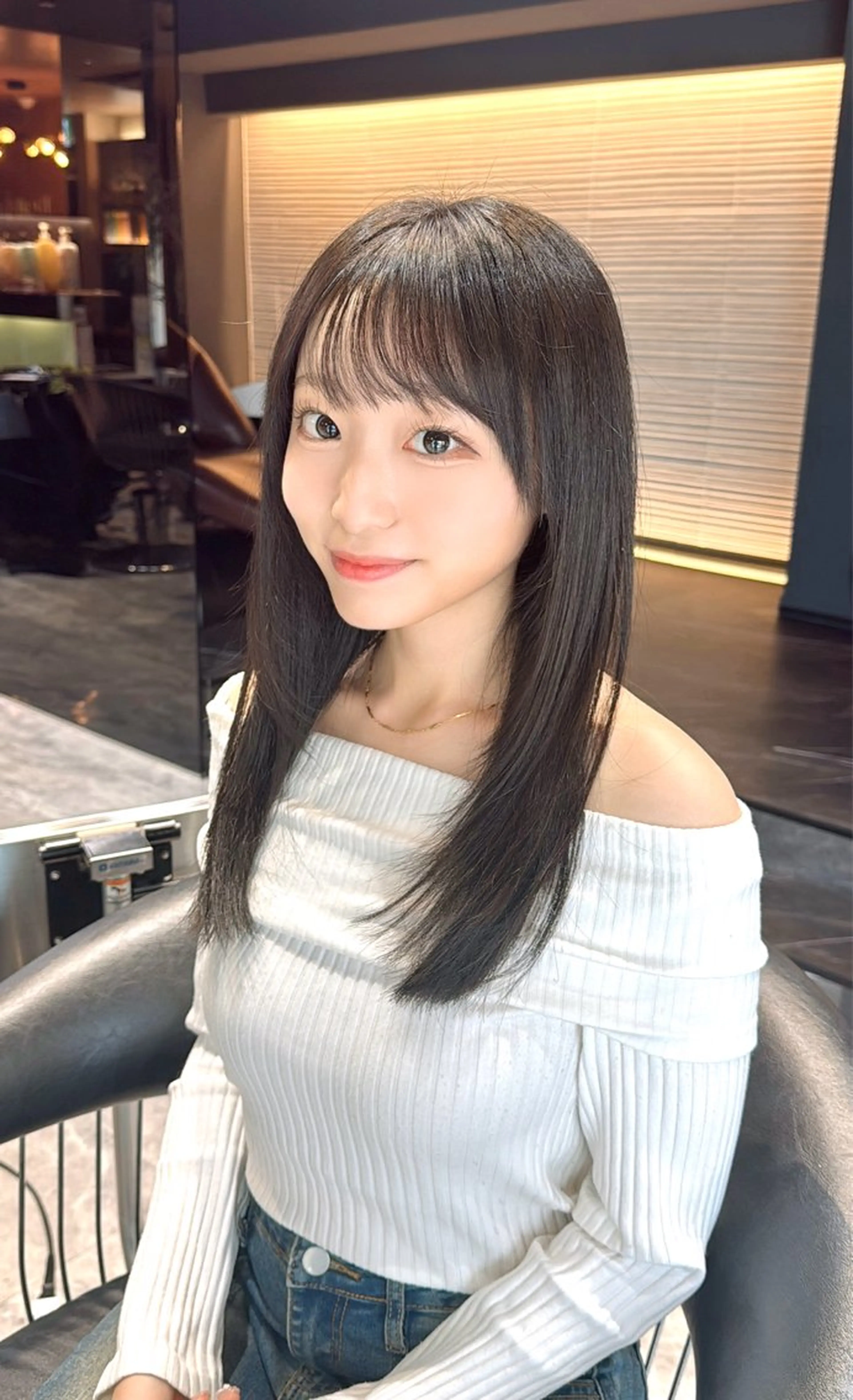 セミロング 学生 酸性ストレート レスピア銀座中央通り店所属・酸性ストレート/ 透明感カラー/中村利のヘアスタイル