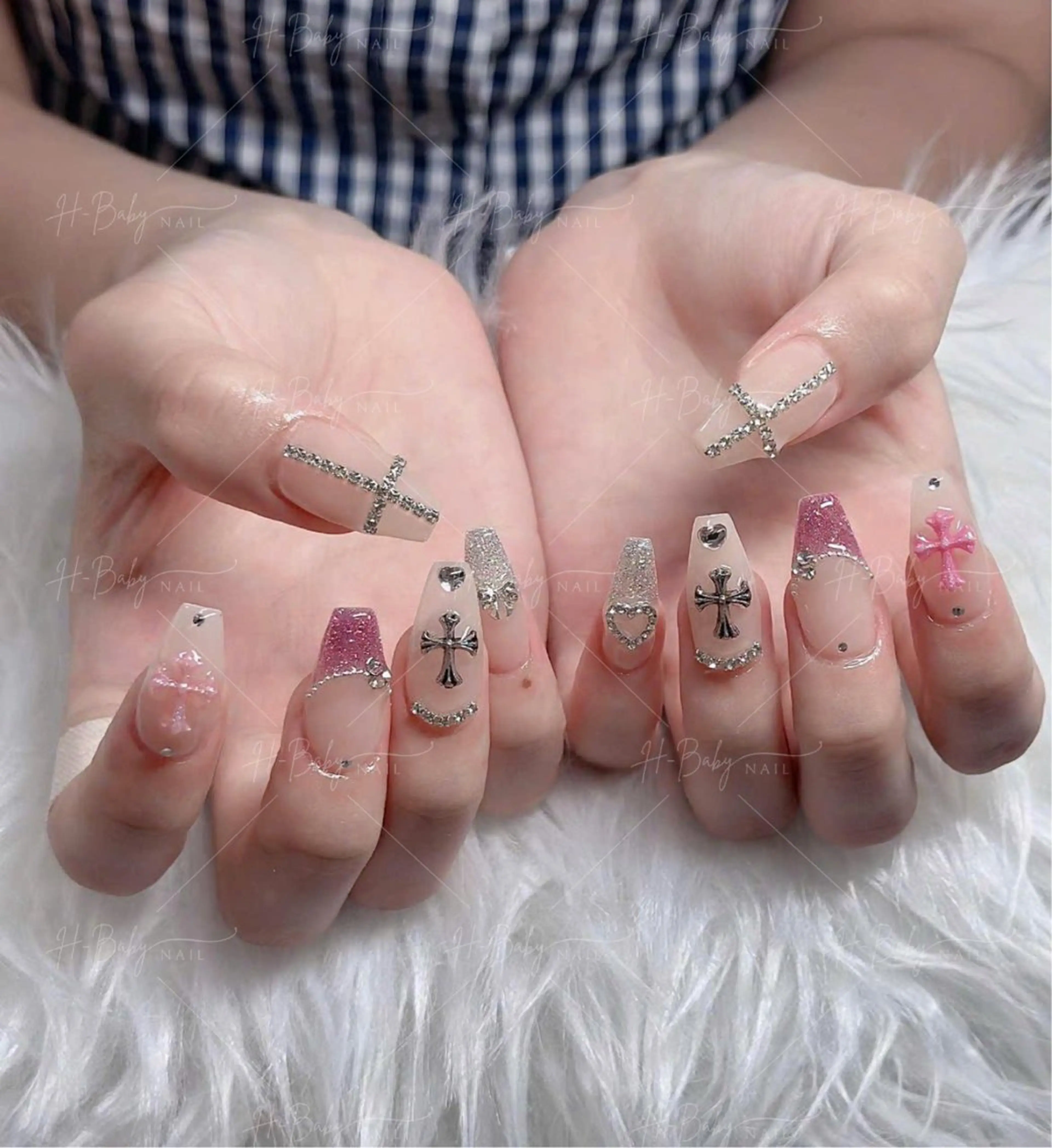 ネイル フレンチネイル ジェルネイル ガラスフレンチ ハロウィン ハート H.baby Nail Salonのネイルデザイン