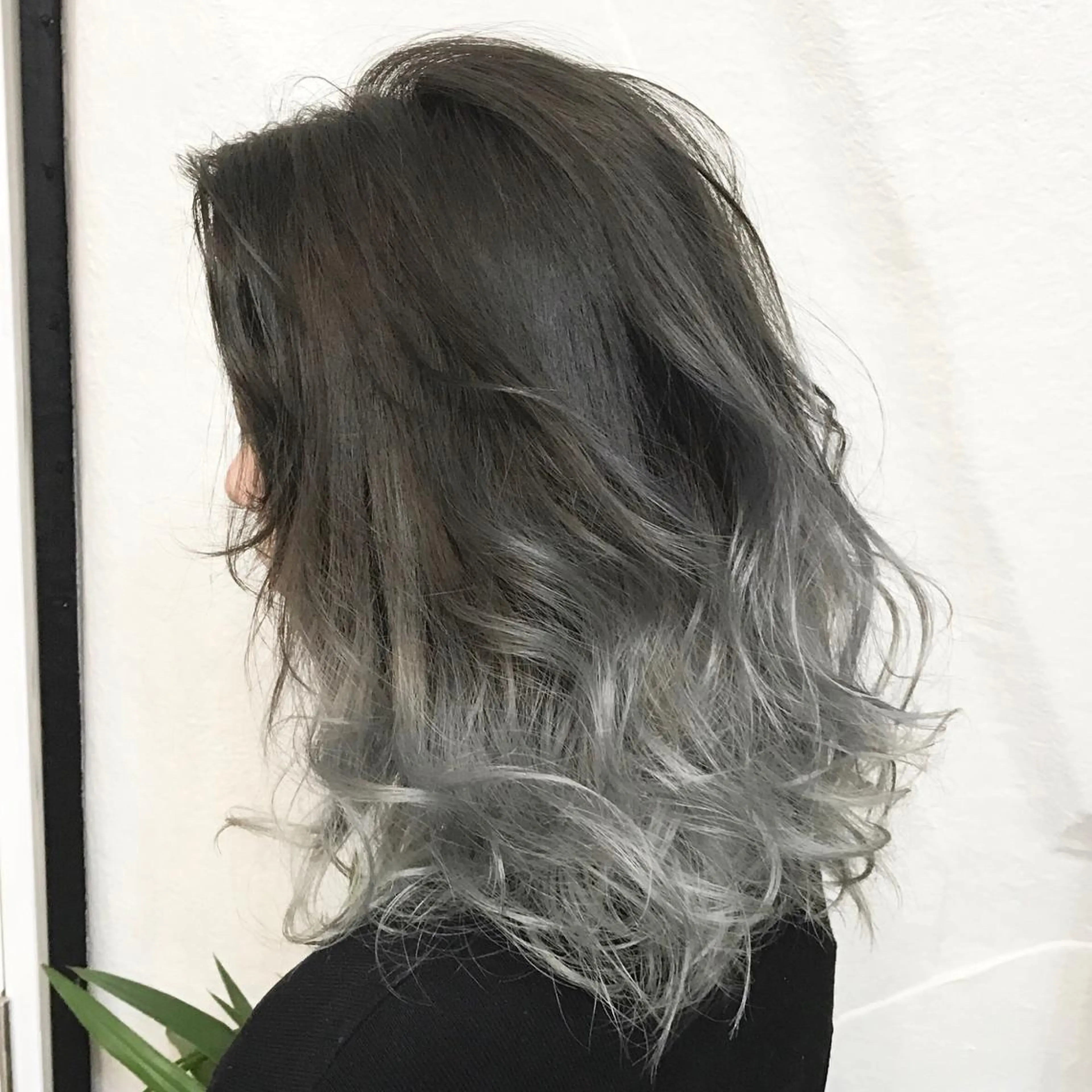 カラー ブリーチ グラデーションカラー シルバー ホワイトシルバー サロウィン所属・K-POP好き美容師 🇰🇷Kai.Yのヘアスタイル