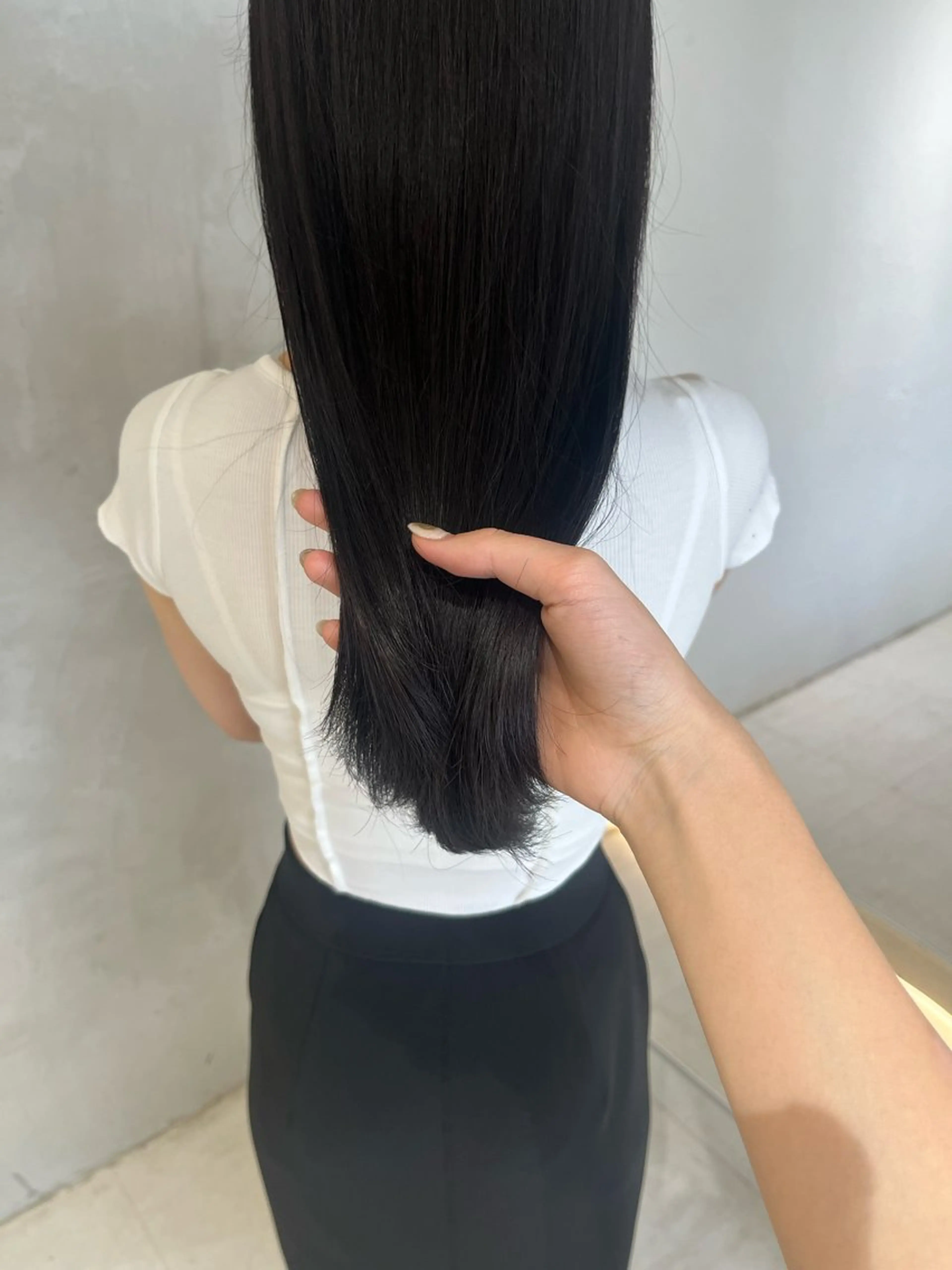 ロング effect横浜所属・切りっぱなしボブ/ 艶カラー/綾莉のヘアスタイル