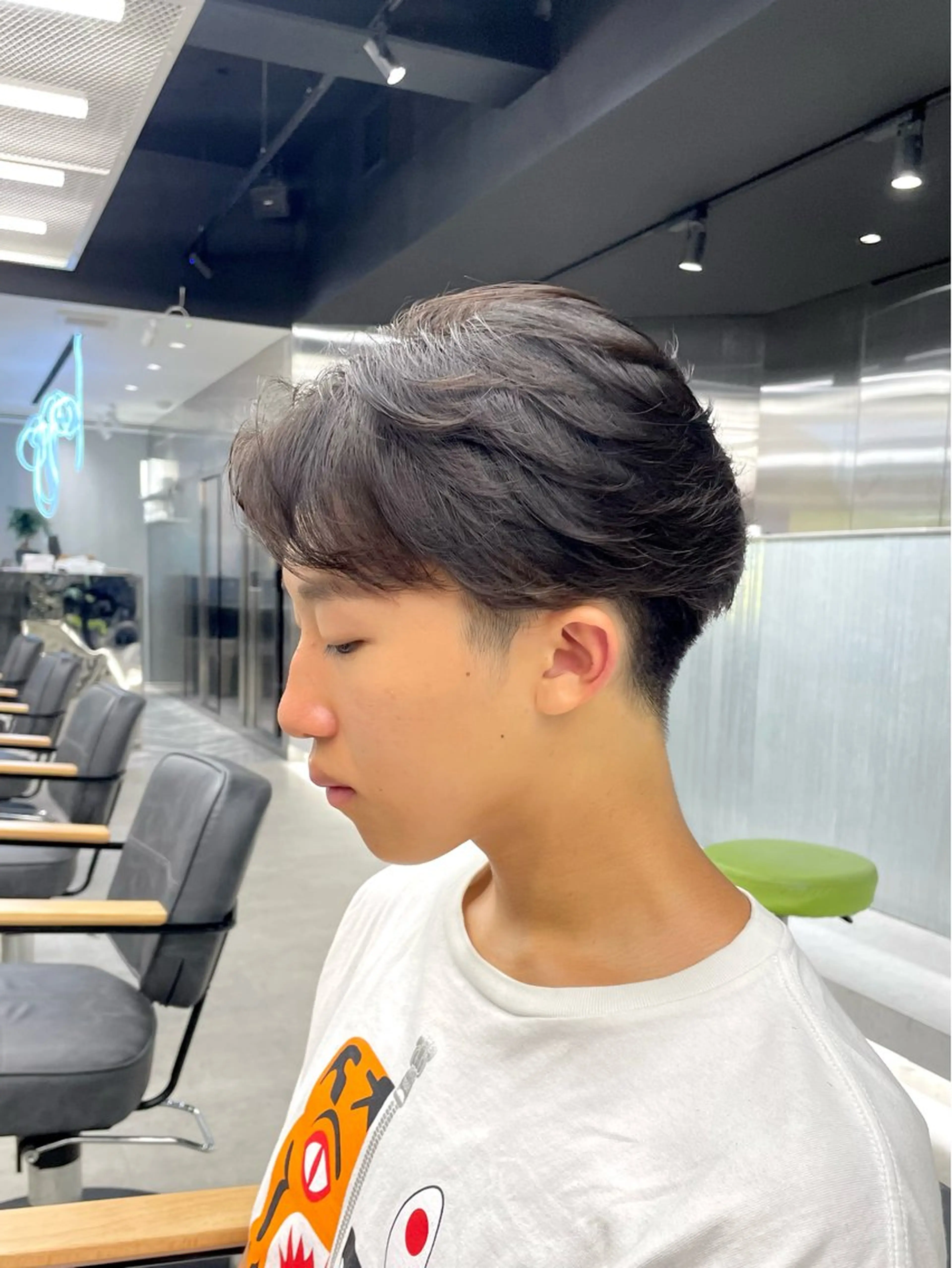 ショート メンズ センターパート フェザーパーマ カルマパーマ メンズパーマ カット カラーモデル⚡️ REONのヘアスタイル