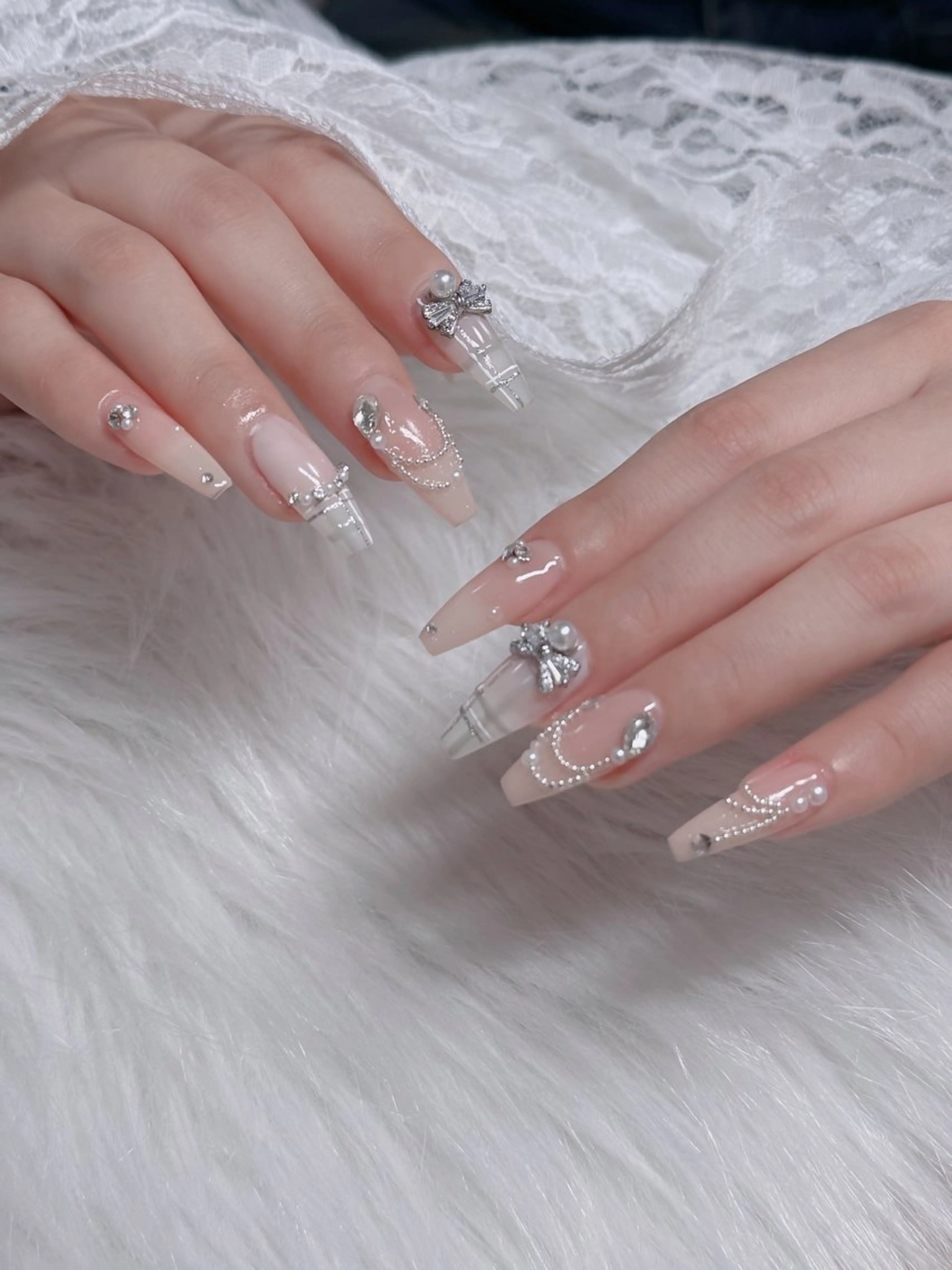 ネイル オーロラネイル フレンチネイル ジェルネイル ハロウィン キラキラネイル H.baby Nail Salonのネイルデザイン