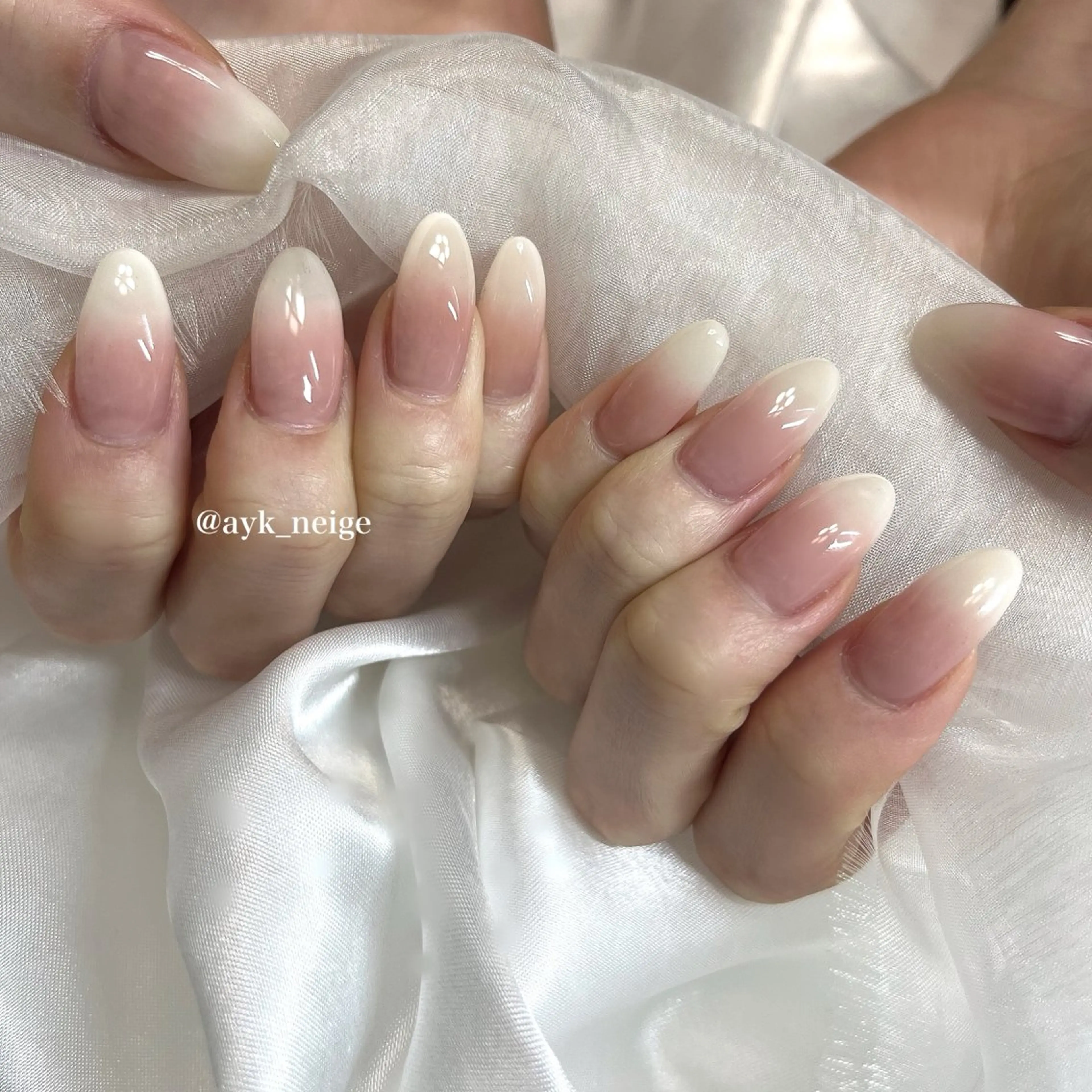 ネイル フットネイル キラキラネイル 韓国ネイル リボン シンプルネイル n'eige nail所属・大谷 綾香のネイルデザイン