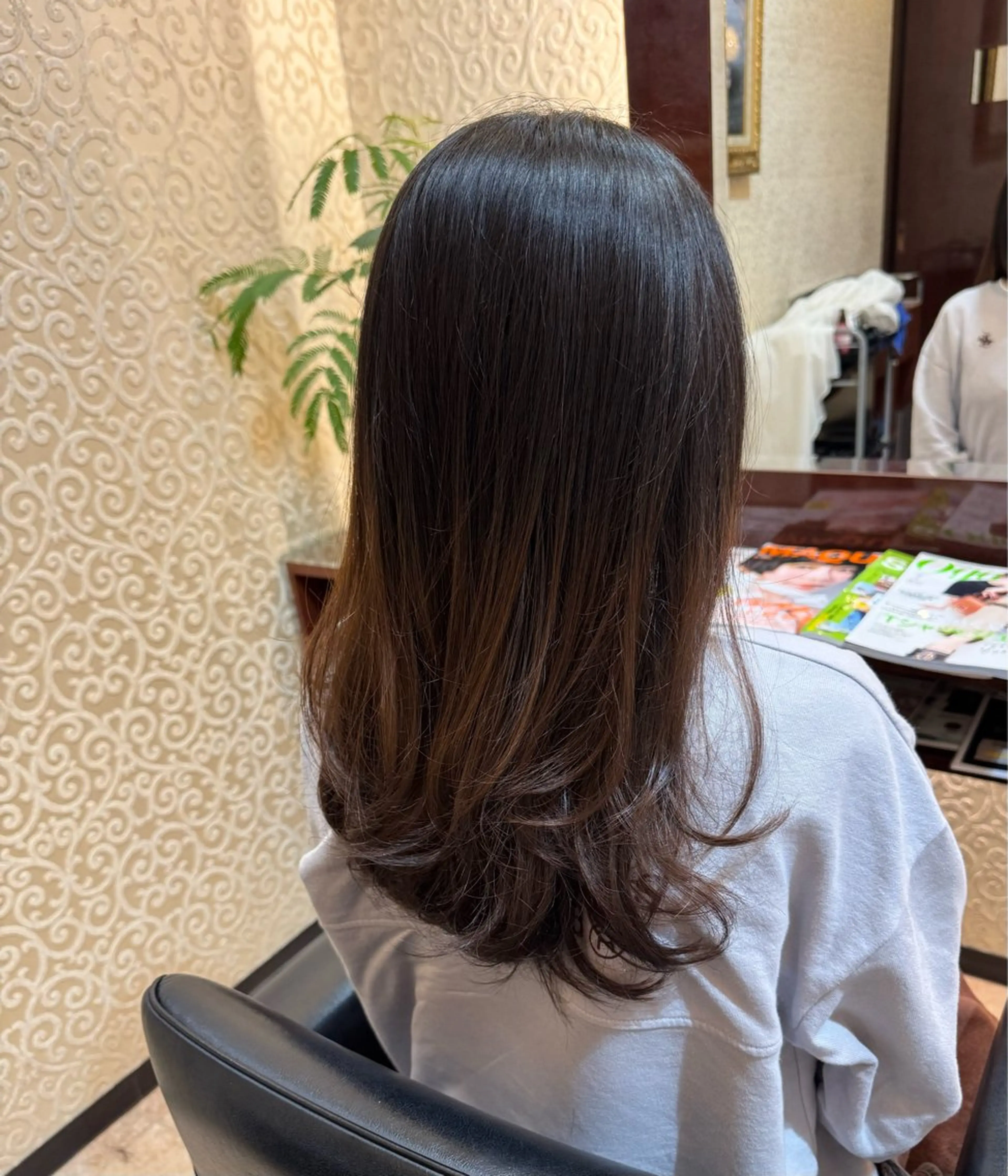 ロング 顔周りカット レイヤーカット 郷右近 すずのヘアスタイル