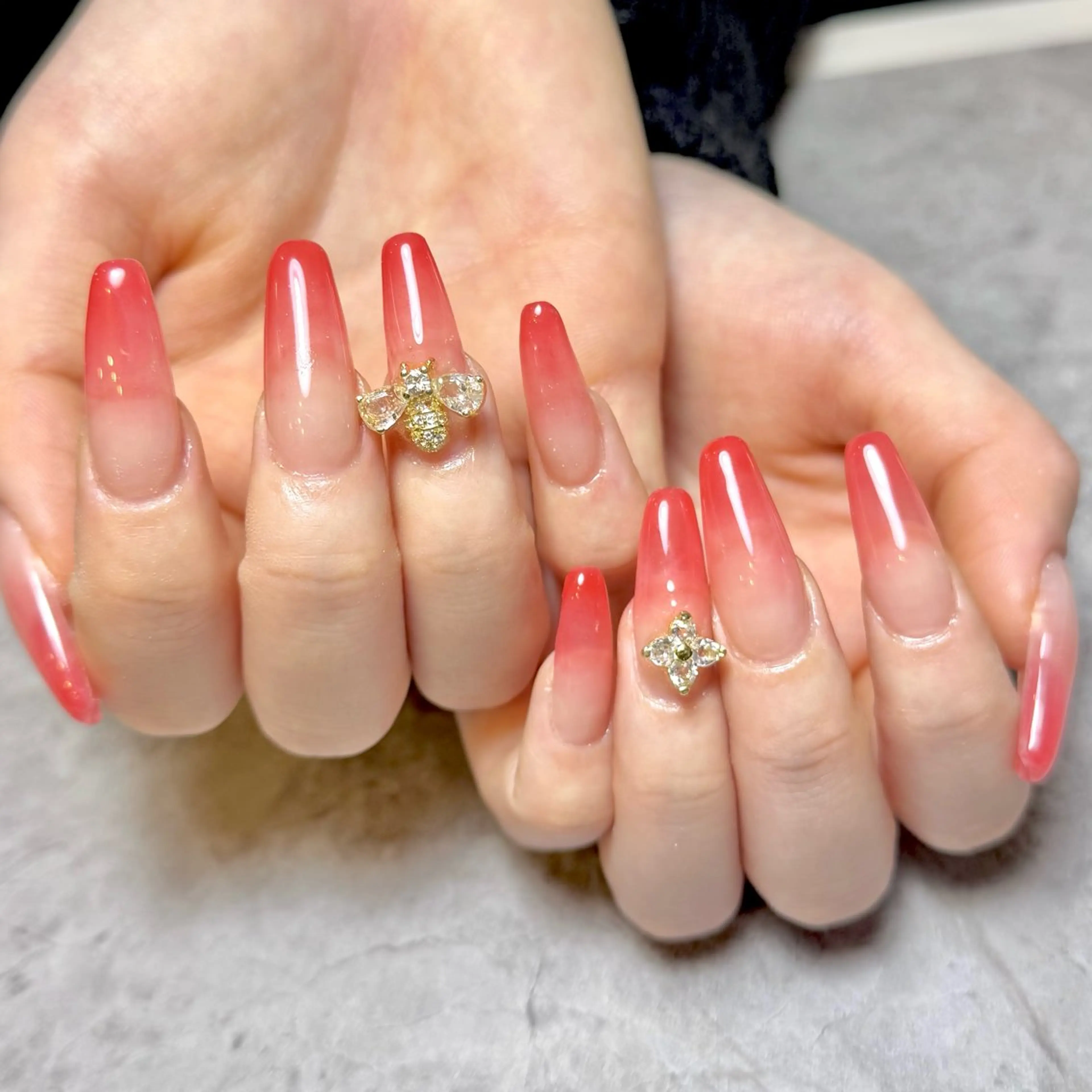 ネイル ガーリー グラデーション キラキラネイル ワンホンネイル ハンドネイル Nail Salon Lillion【リリオン】所属・lillion karenのネイルデザイン