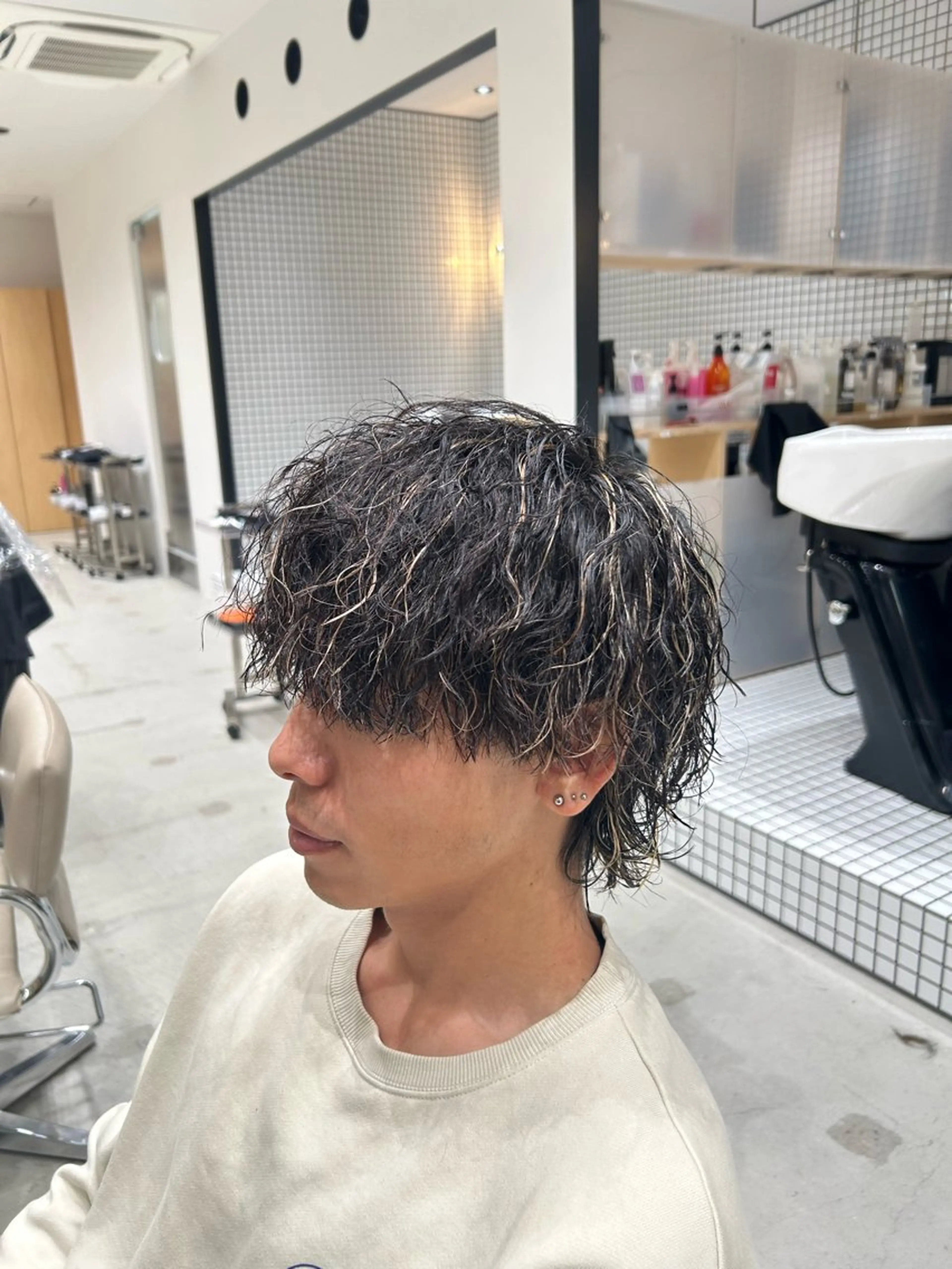 カラー パーマ メンズ メンズハイライト メンズウルフカット ハイライトカラー ウルフカット 🐲ツイスパ🐲 フェード/龍のヘアスタイル