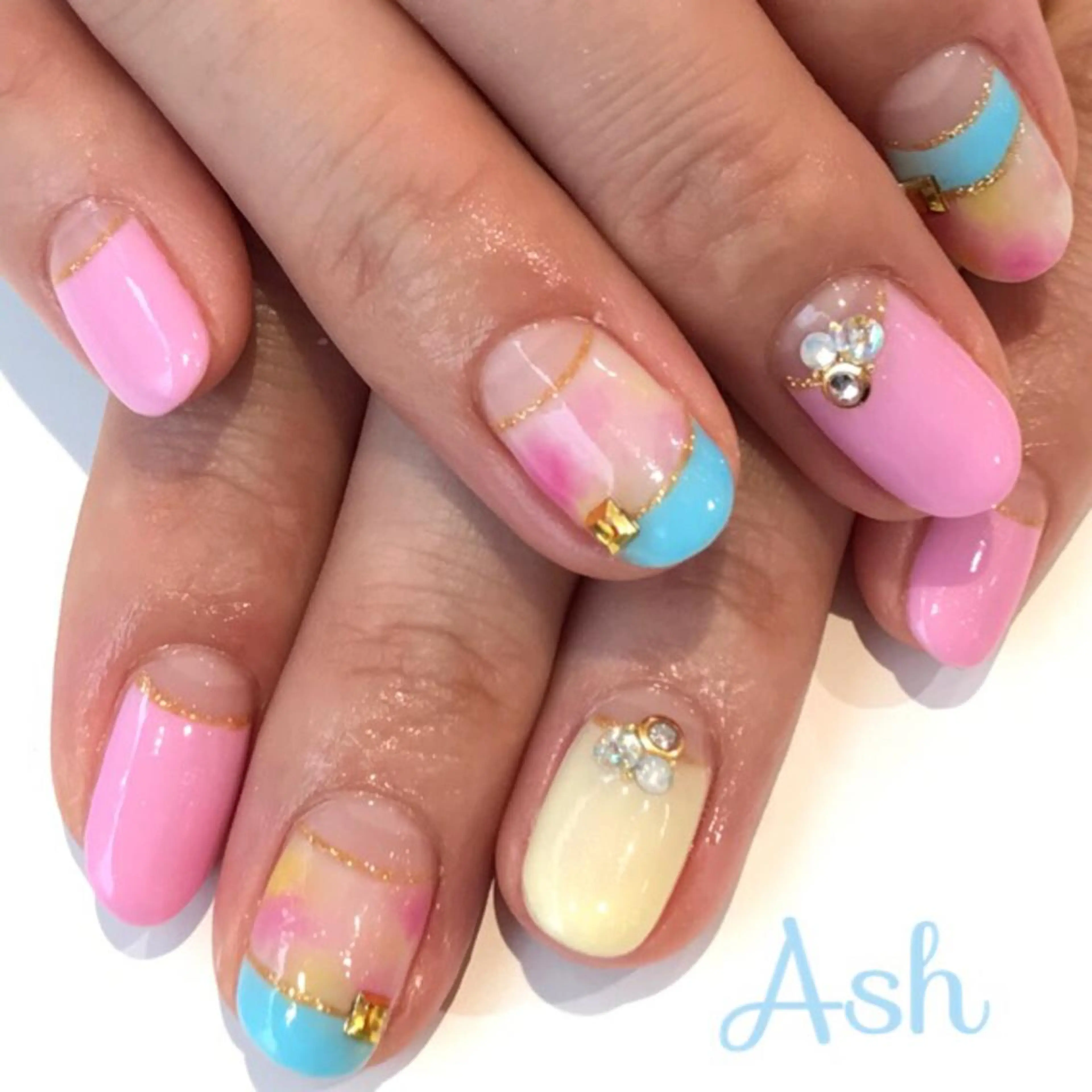 ネイル フレンチネイル 逆フレンチ 🩵NORIKO 上品ネイルが得意🩵のネイルデザイン