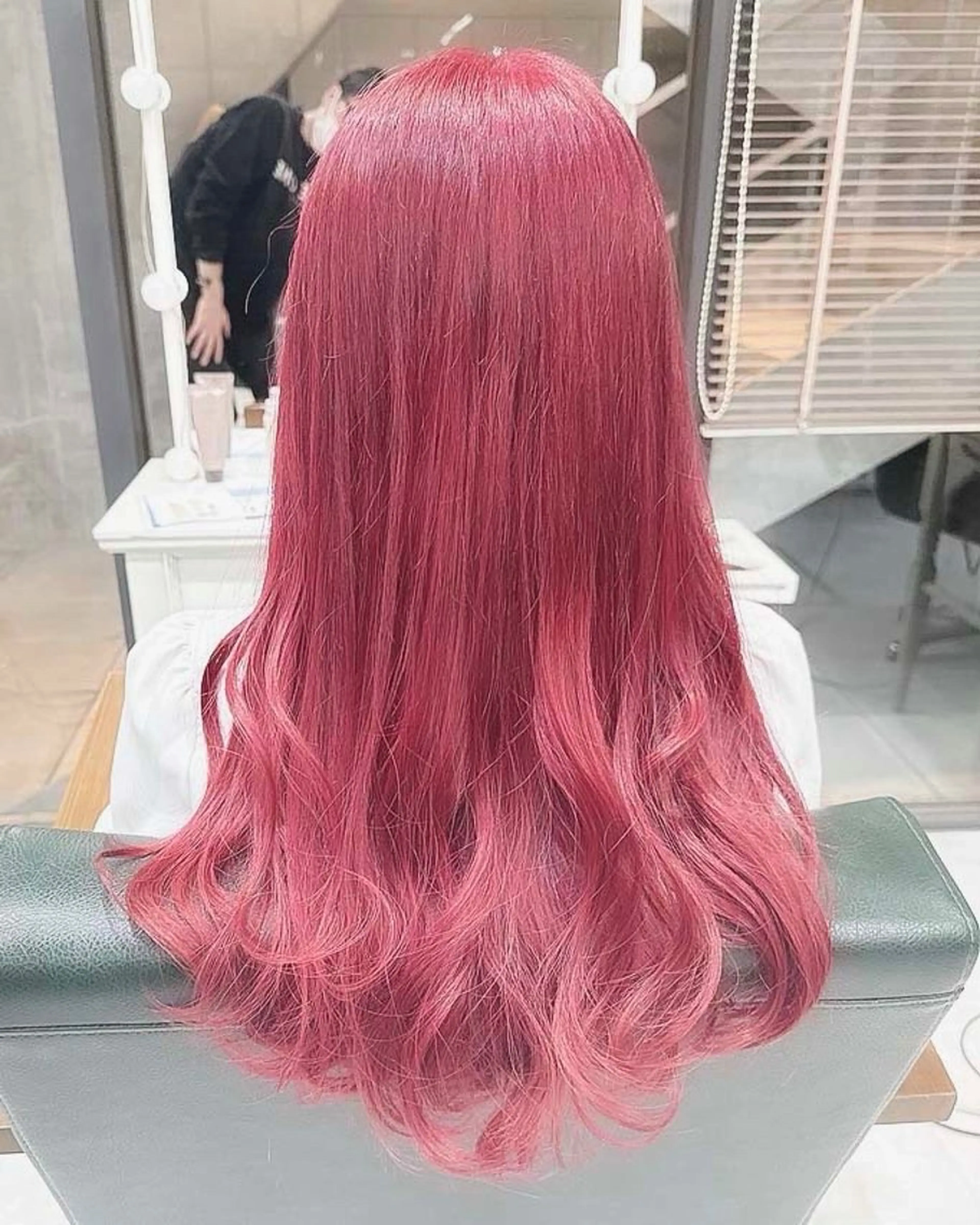 ロング カラー ヘアアレンジ ブリーチ ケアブリーチ 透明感カラー デザインカラー ハイトーンカラー 𝐑𝐈𝐍𝐊𝐀 🐷🖤のヘアスタイル