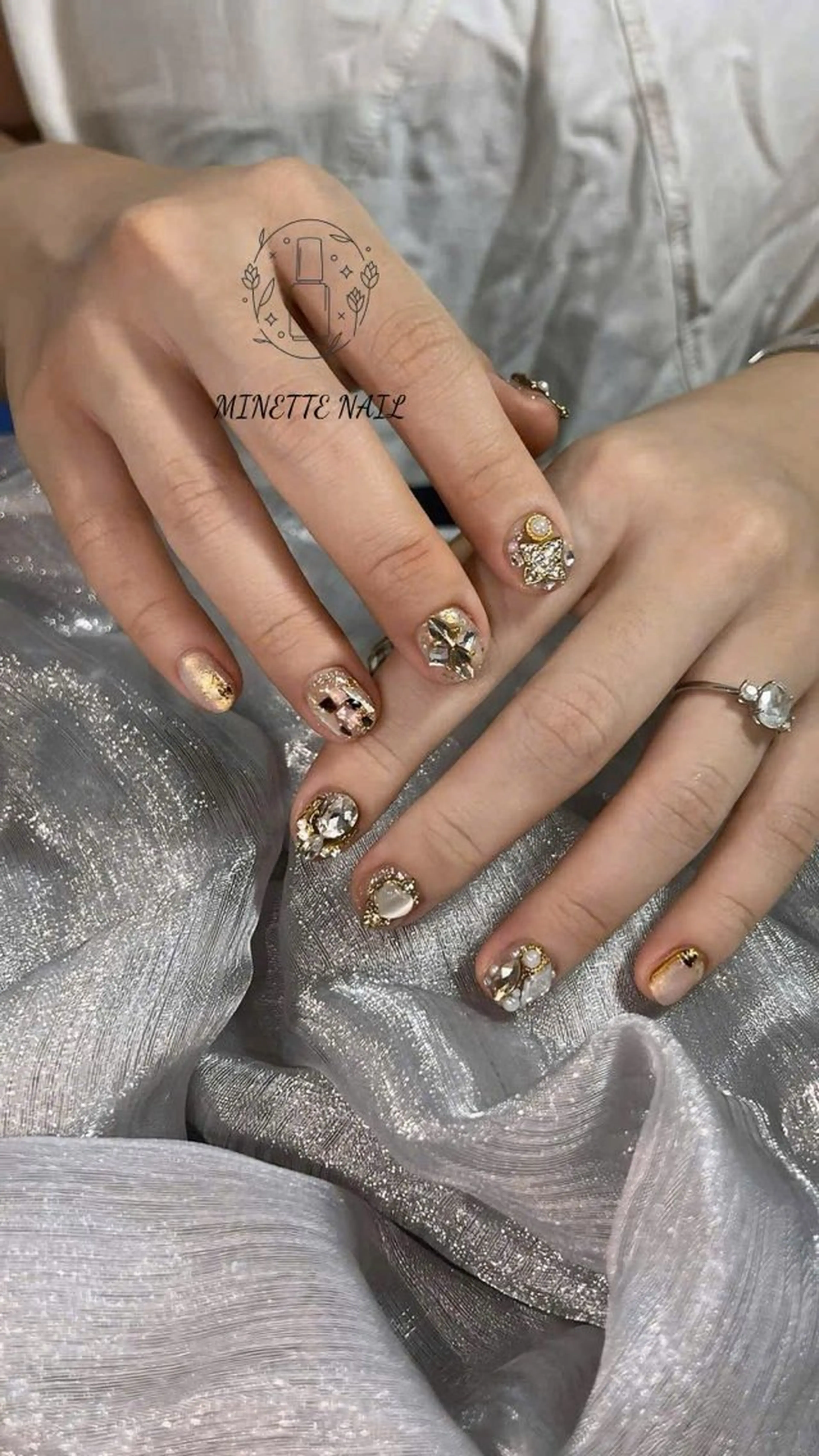 ネイル アートネイル フレンチネイル ジェルネイル ゴールド マグネットネイル ハンドネイル Minette Nailのネイルデザイン