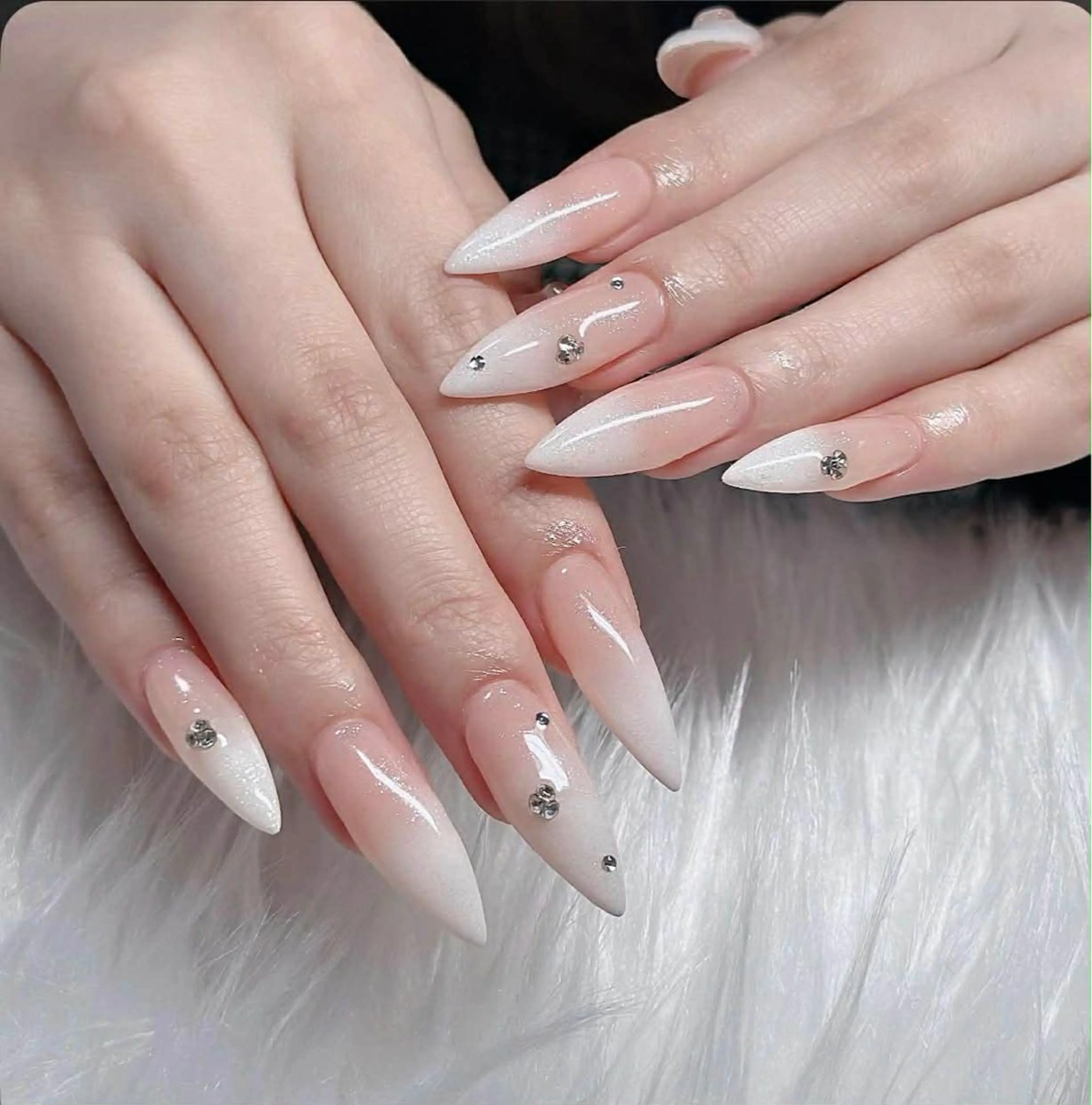 ネイル アートネイル ボルドー フレンチネイル ジェルネイル 氷ネイル・うるうるネイル ハンドネイル Julie Nails所属・Nguyenthuy Linhのネイルデザイン