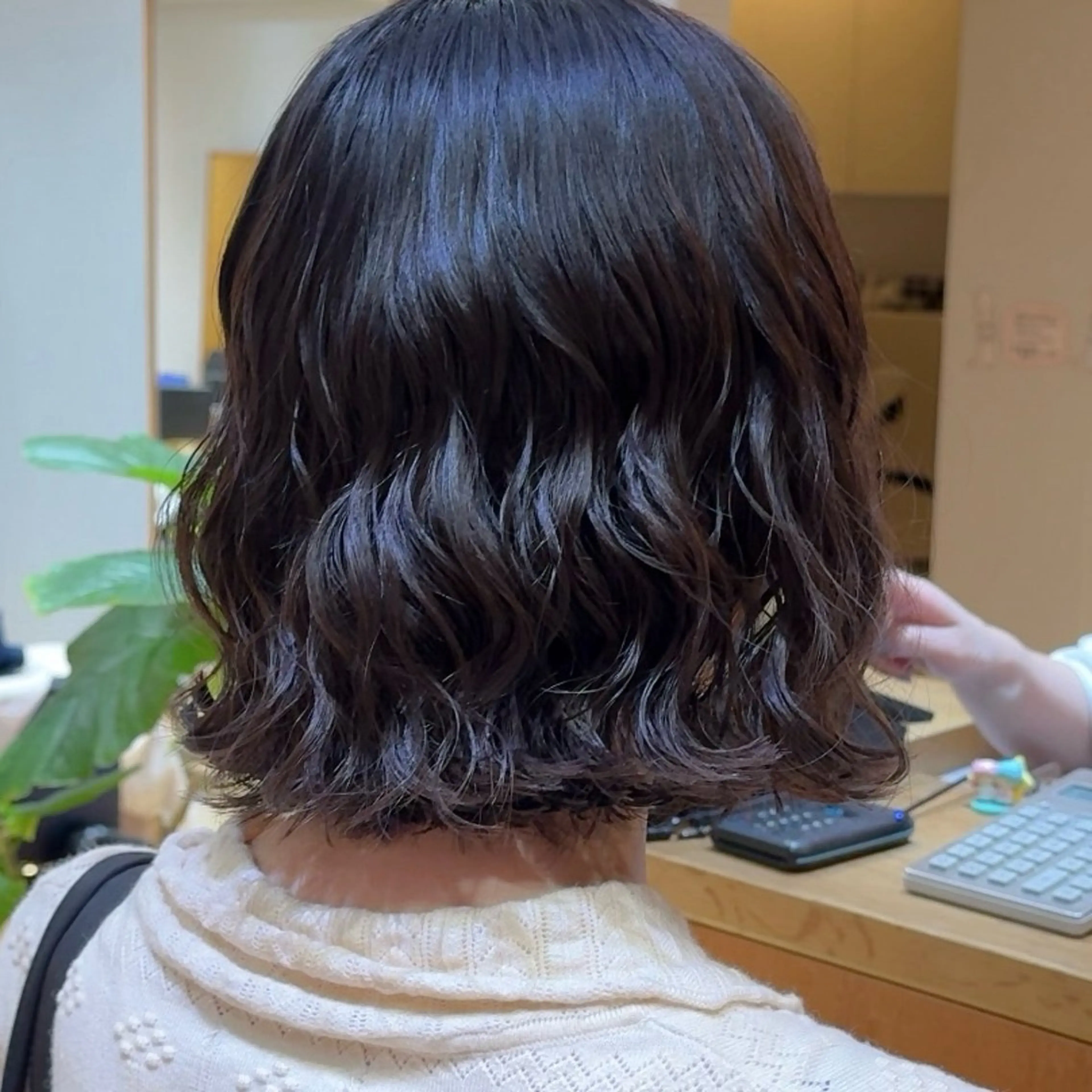 ショート カラー パーマ ボブ カット パーマ 大橋 芽衣のヘアスタイル