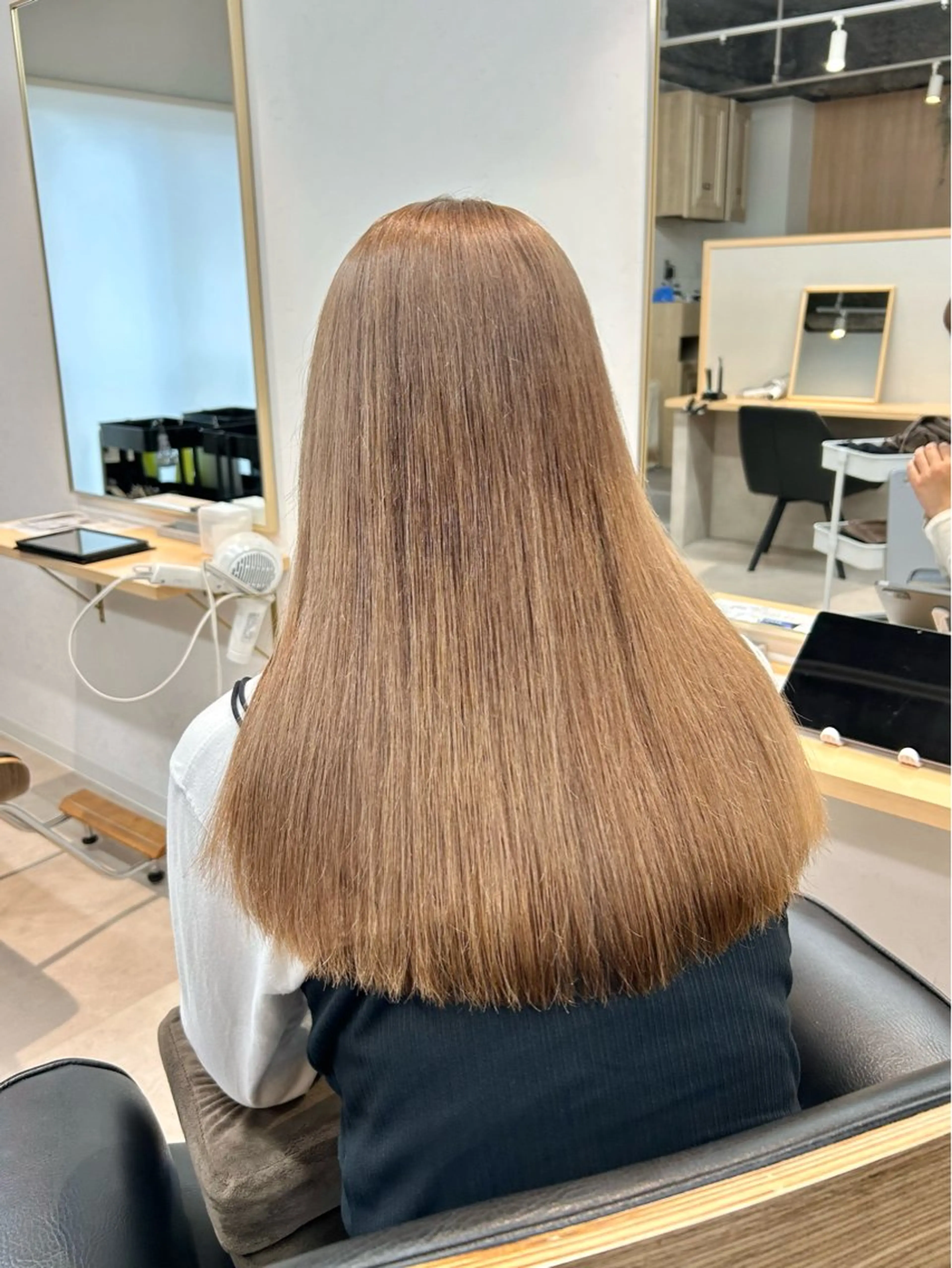 ロング カラー ベージュカラー ミルクティーベージュ カット ヘアカラー トリートメント 韓国ボブ/レイヤー/ ハイトーン/まなみのヘアスタイル