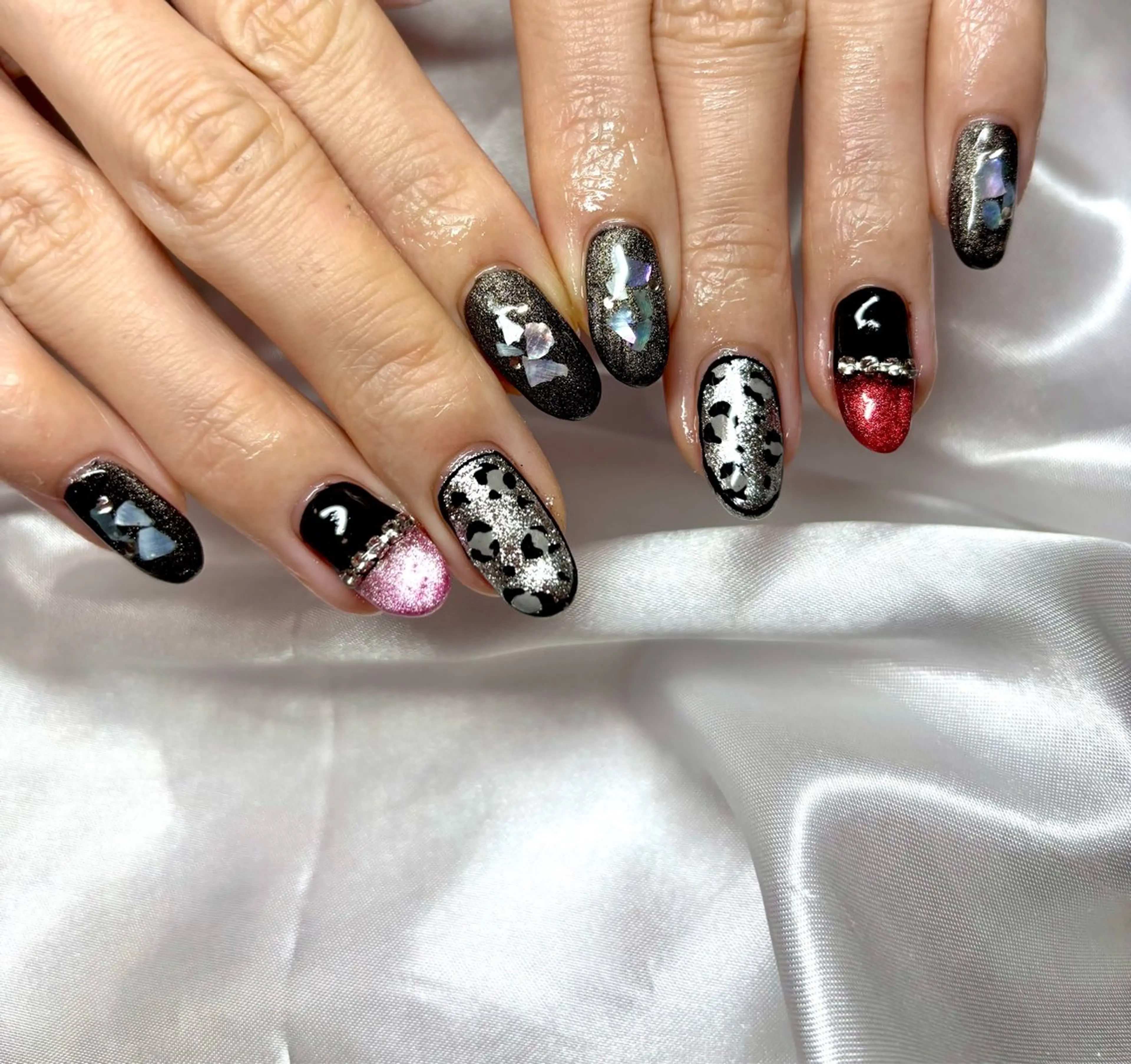 ミディアム LOVEnail tomoのネイルデザイン