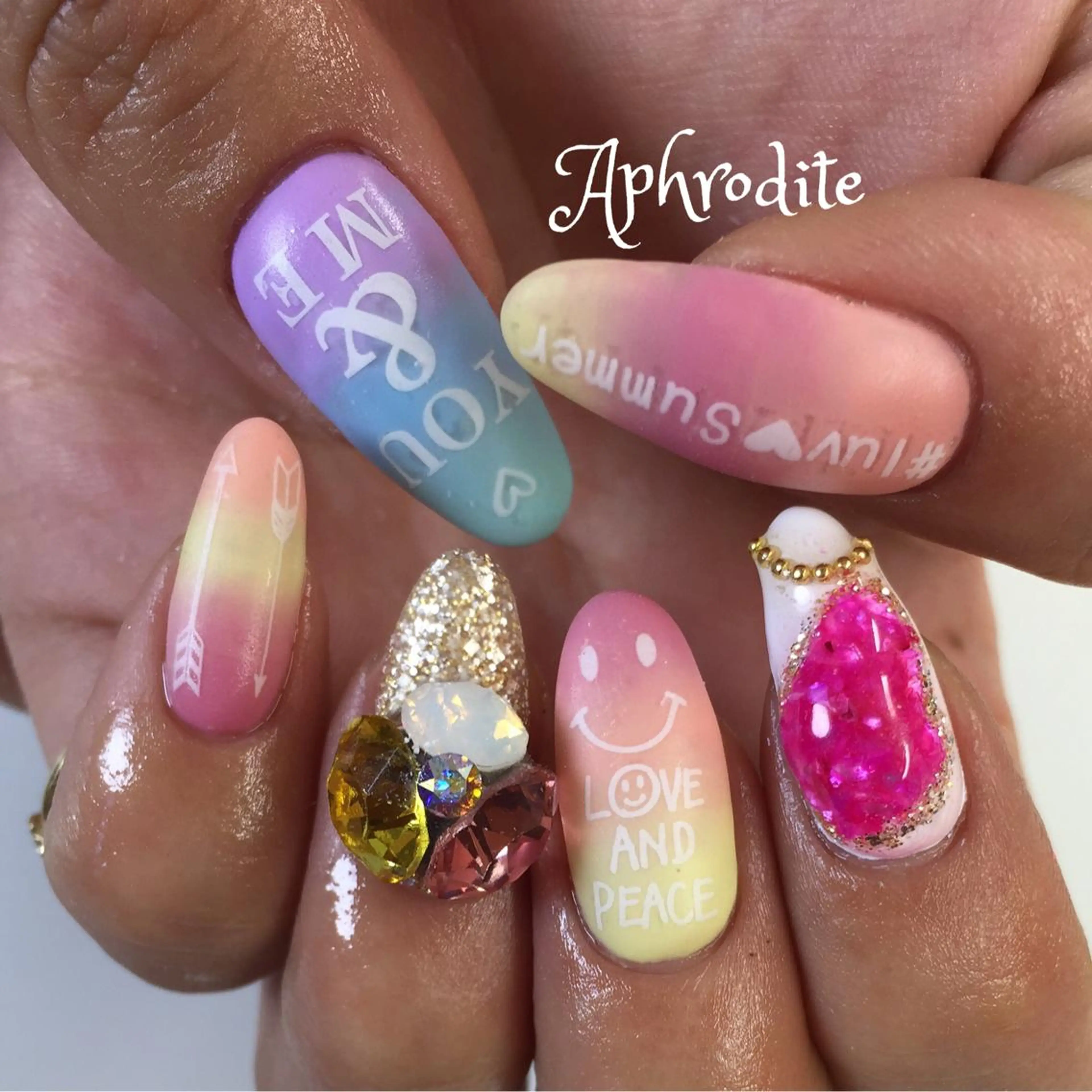 ネイル Aphrodite パラジェル認定サロンのネイルデザイン