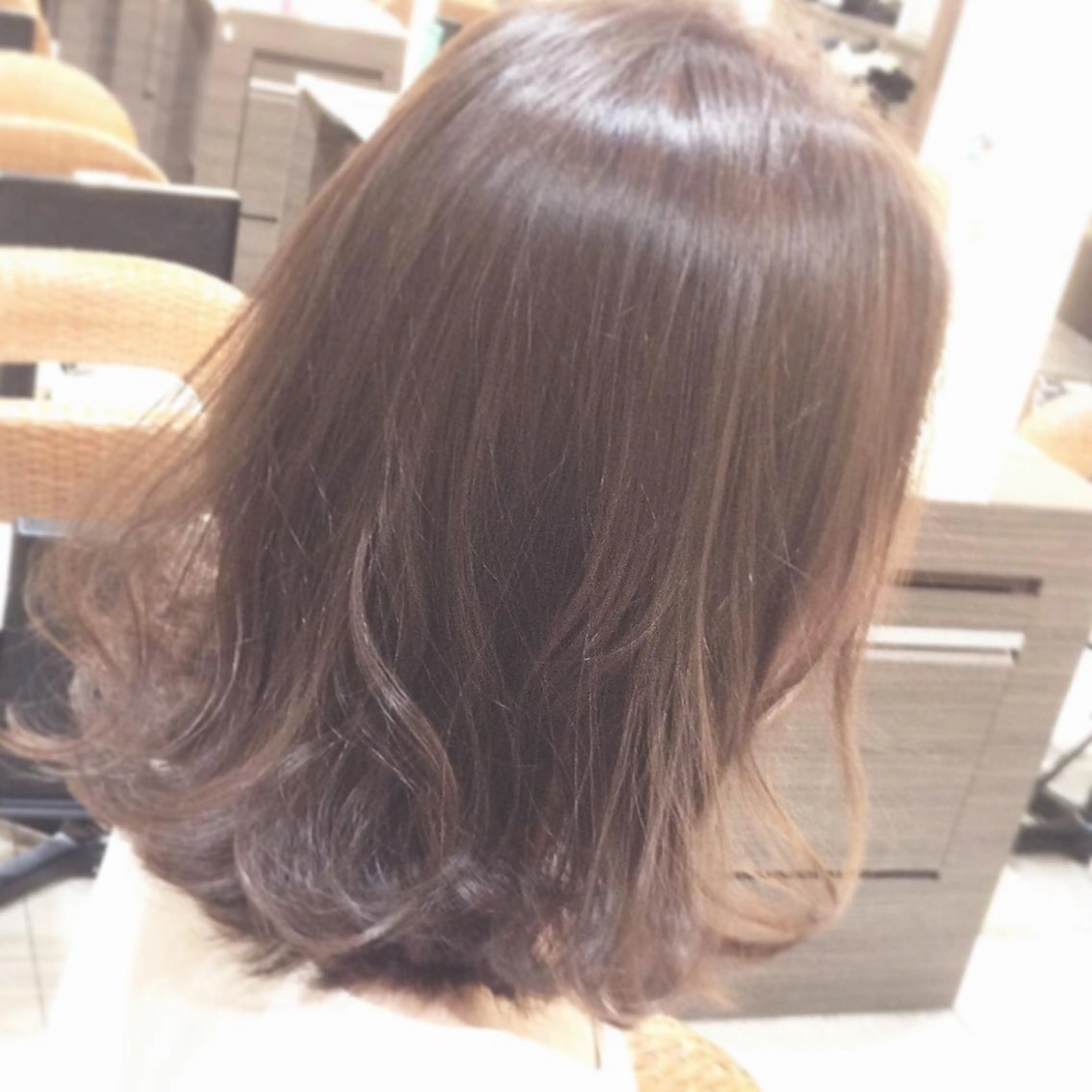 ミディアム ブリーチなしダブル/ レイヤーカット 小棹のヘアスタイル