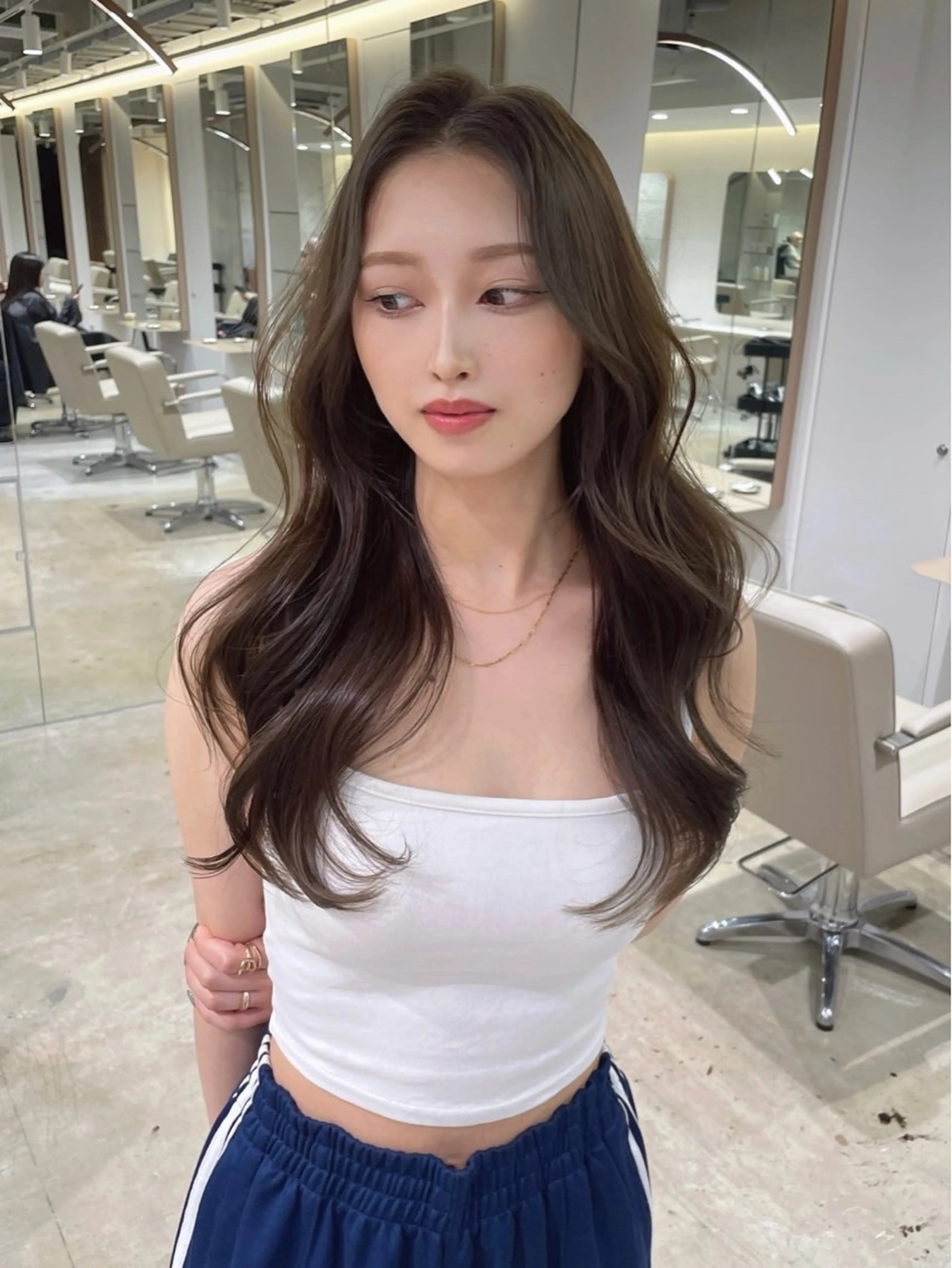 ロング カット ヘアカラー トリートメント レイヤーカット 新川栄一朗のヘアスタイル