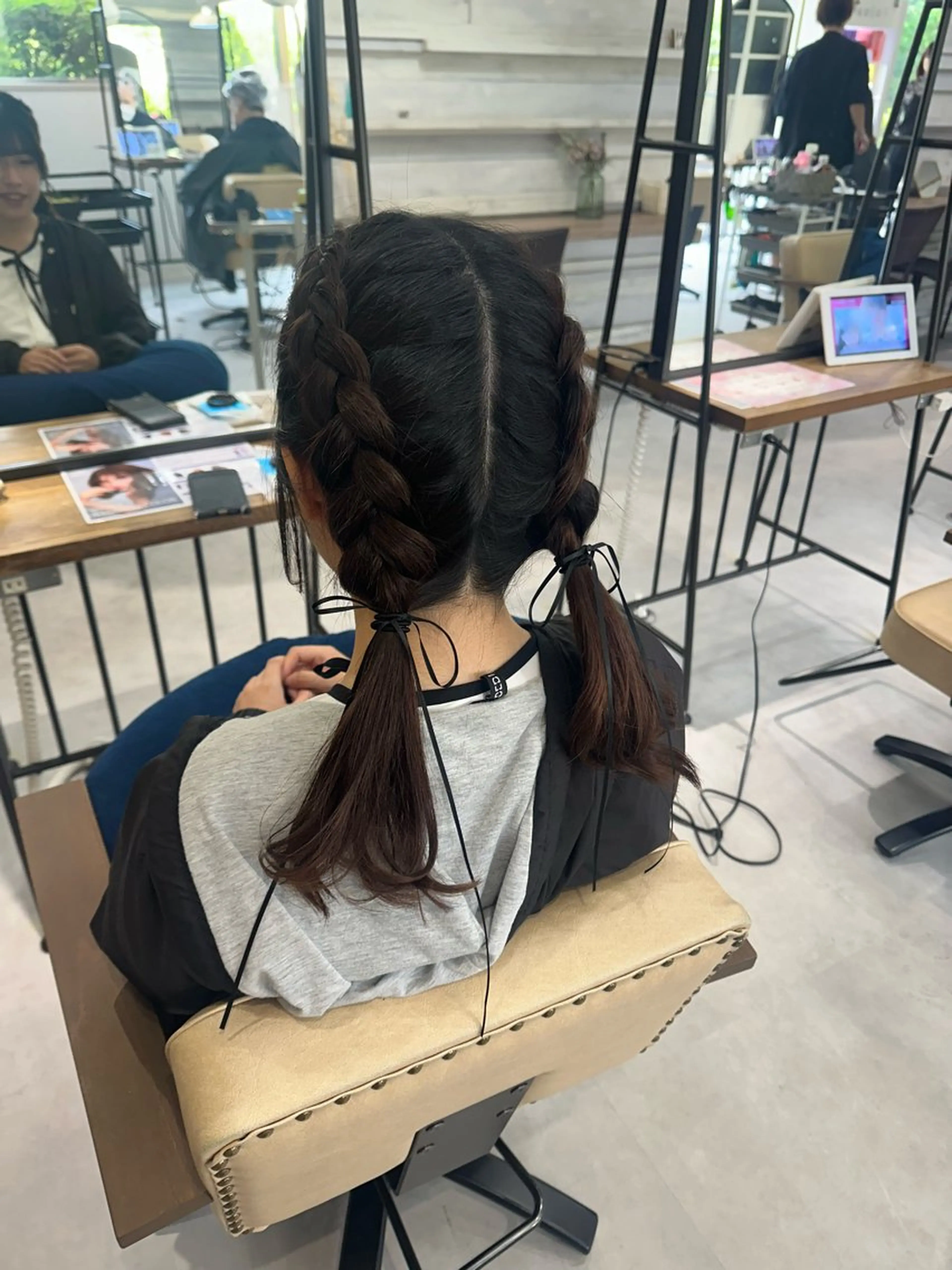 ミディアム ヘアアレンジ ヘアセット 髪質改善AUSTIN登戸所属・野村 一花 / 暖色 カラー / Wカラーのヘアスタイル